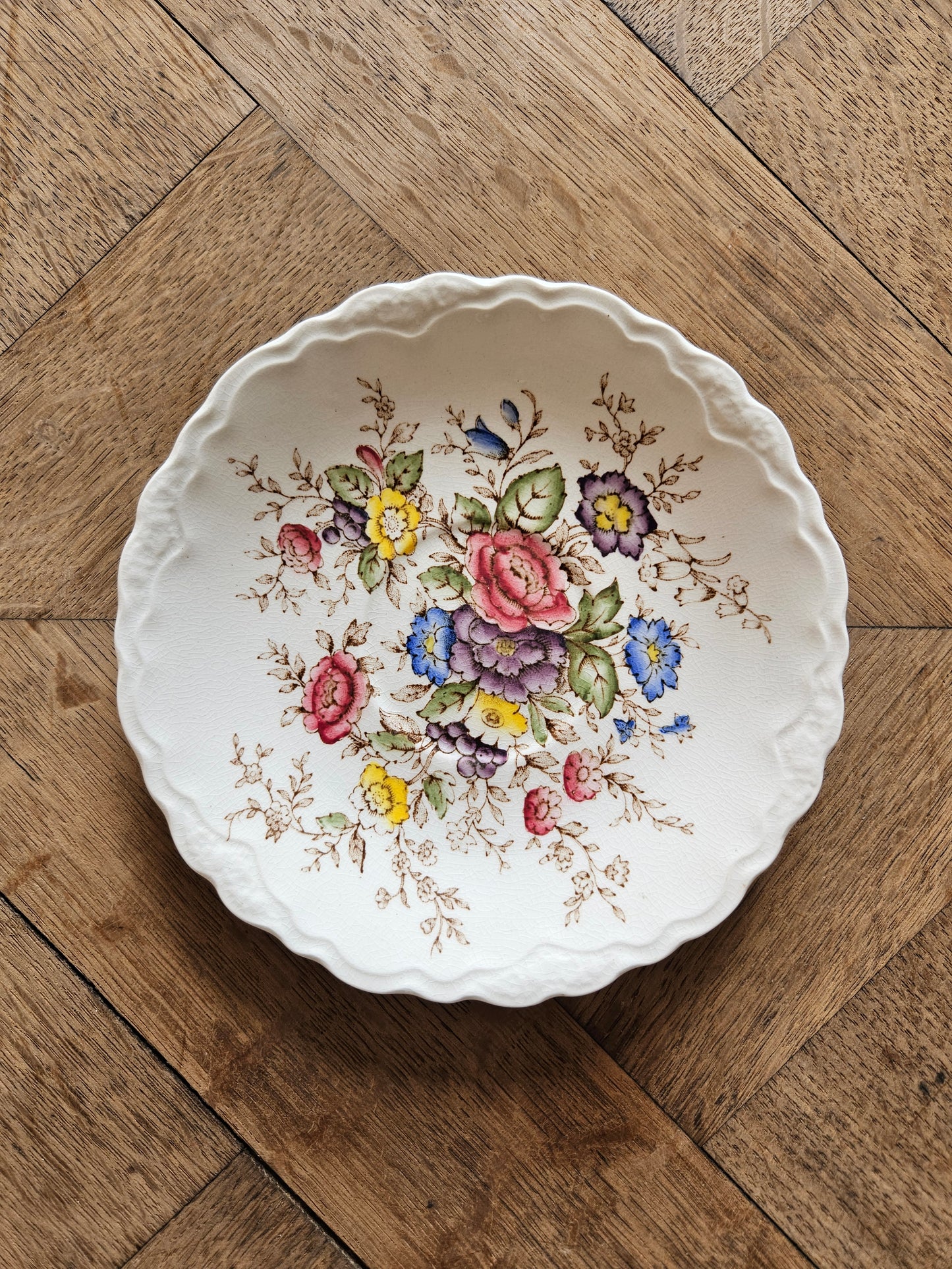 Sous-tasse vintage Crown Ducal au décor fleuri style shabby chic