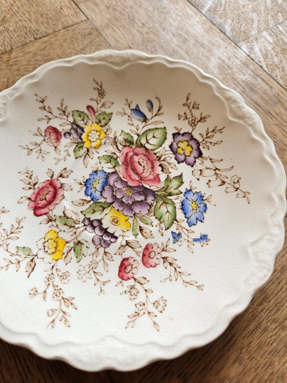 Vaisselle ancienne au décor fleuri vintage peint à la main