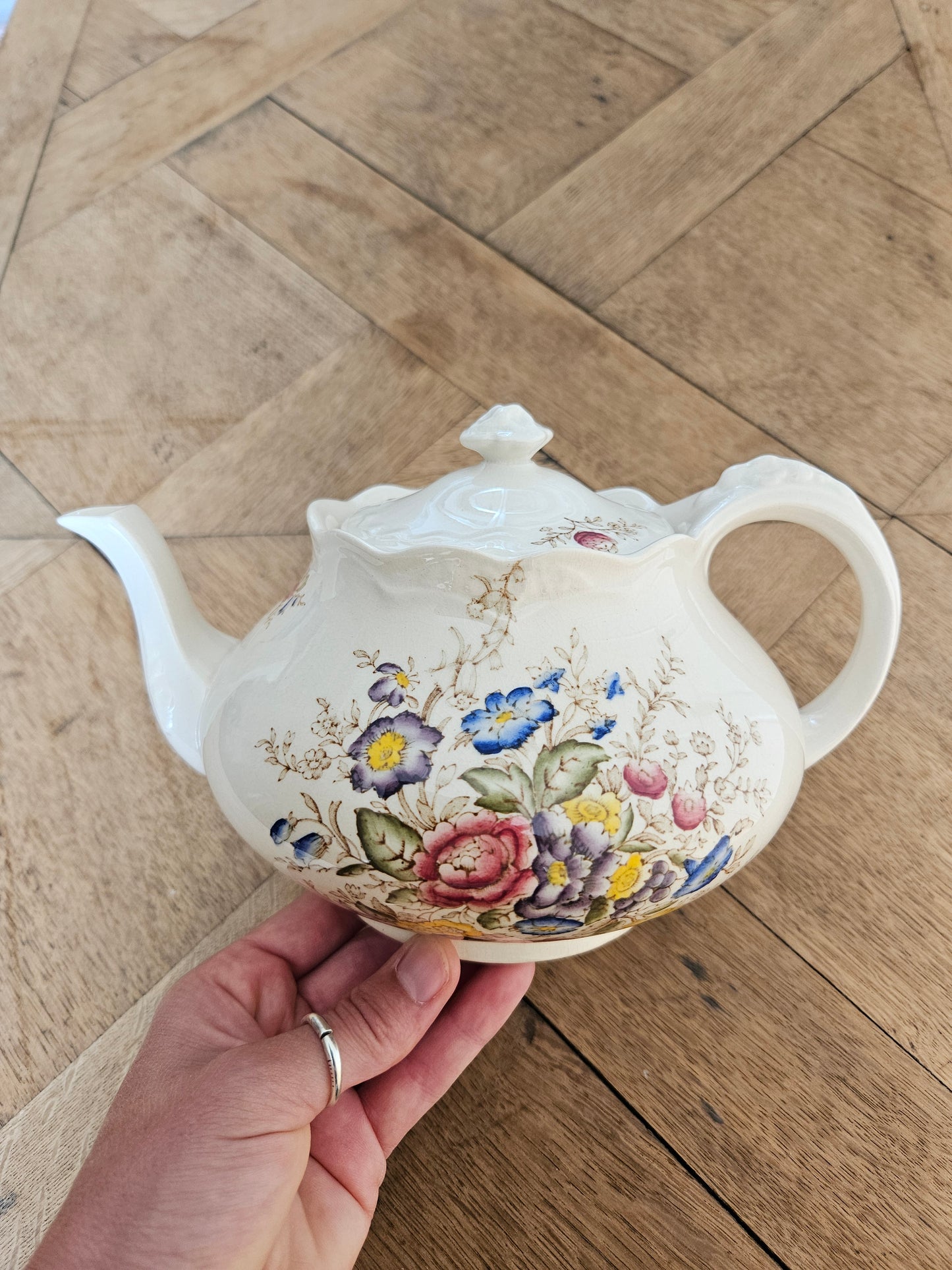 Théière ancienne Crown Ducal, Wilmslow