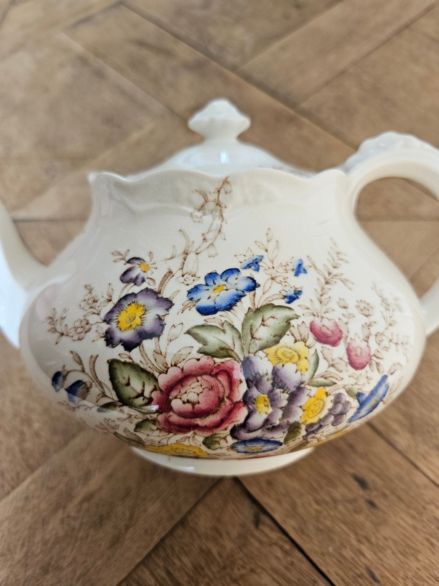 Théière vintage Crown Ducal, Wilmslow, décor fleuri peint à la main