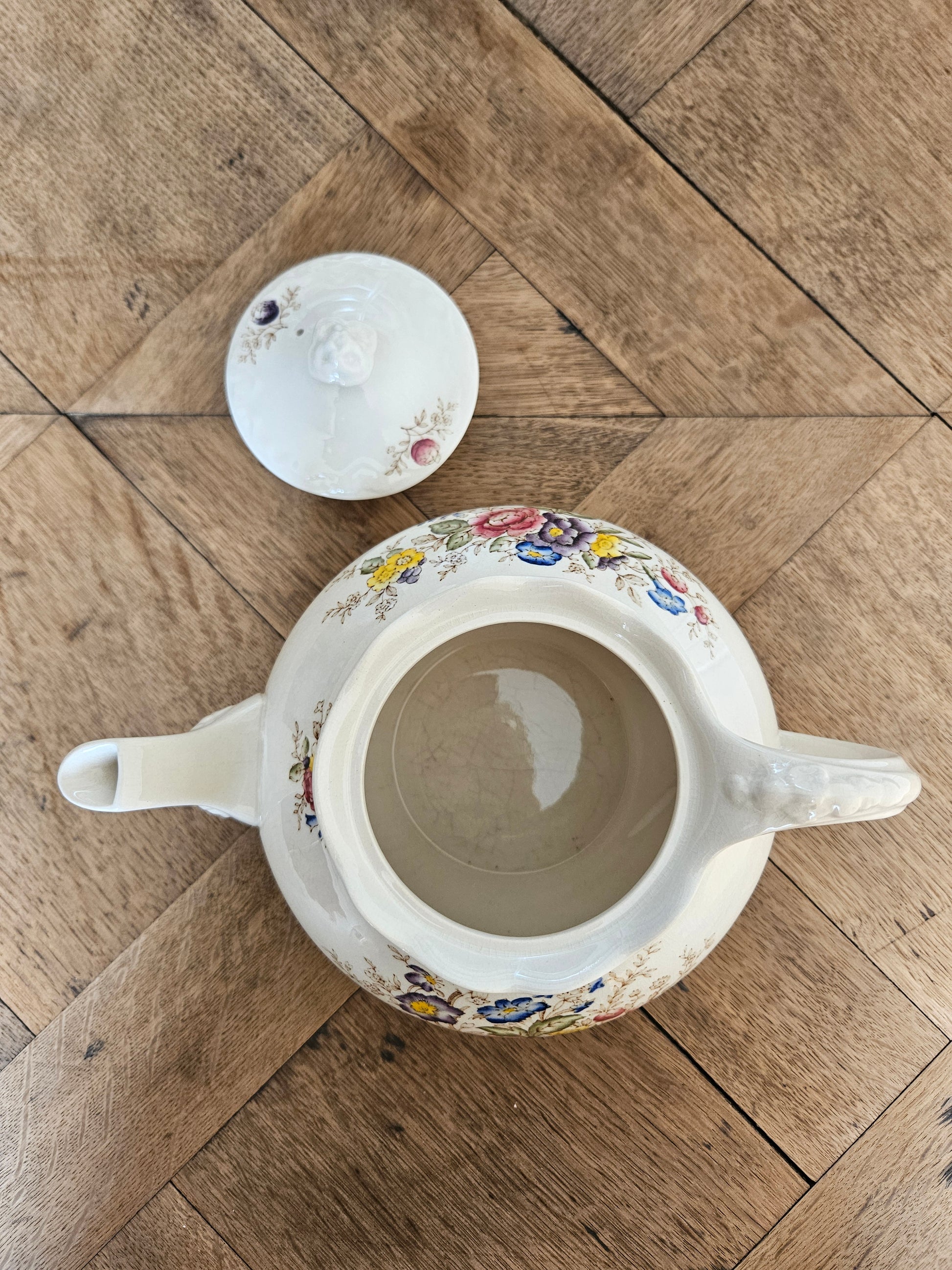 Intérieur de théière vintage fleurie Crown Ducal, Wilmslow