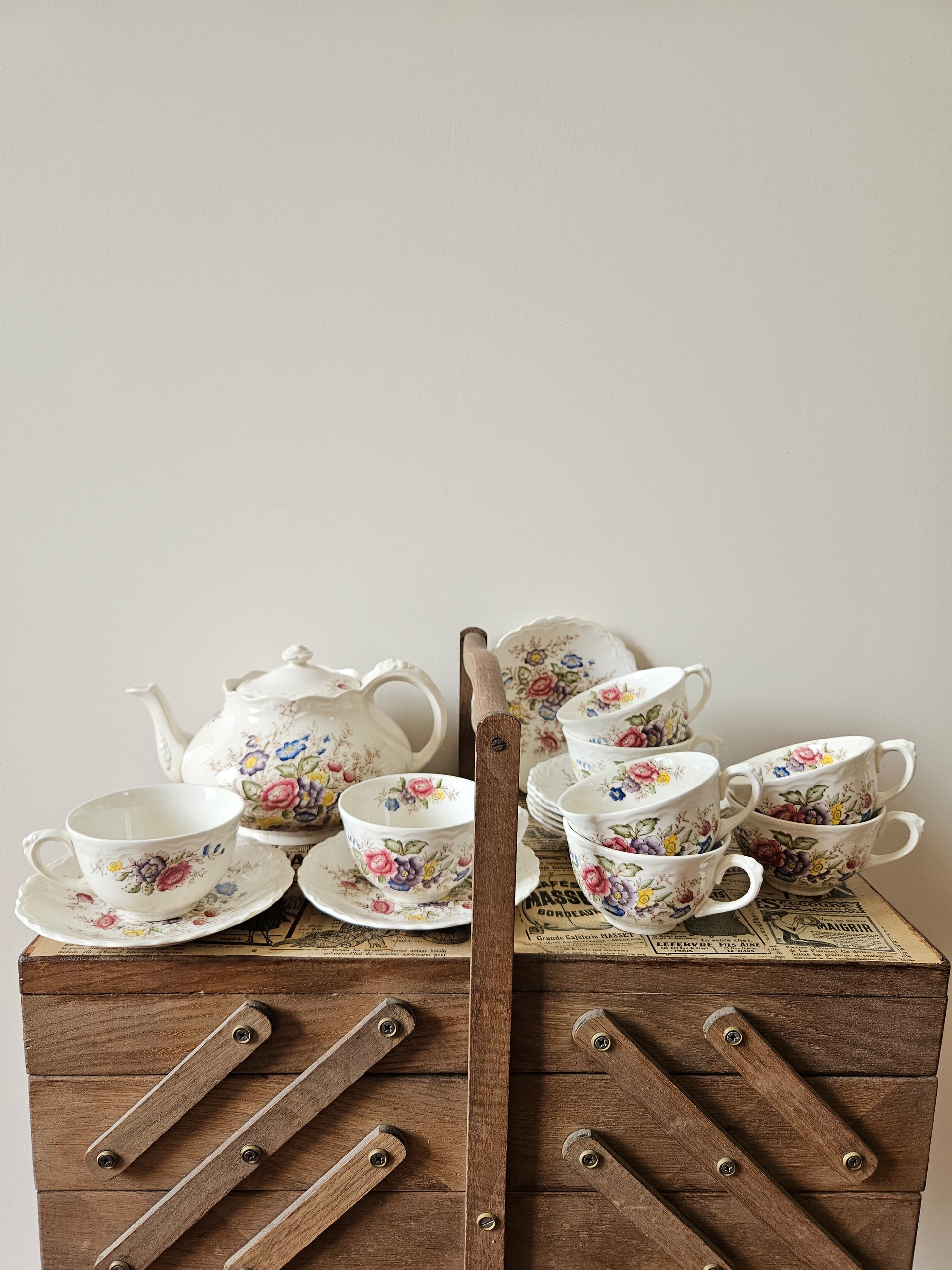 Service à thé ancien Crown Ducal, Wilmslow