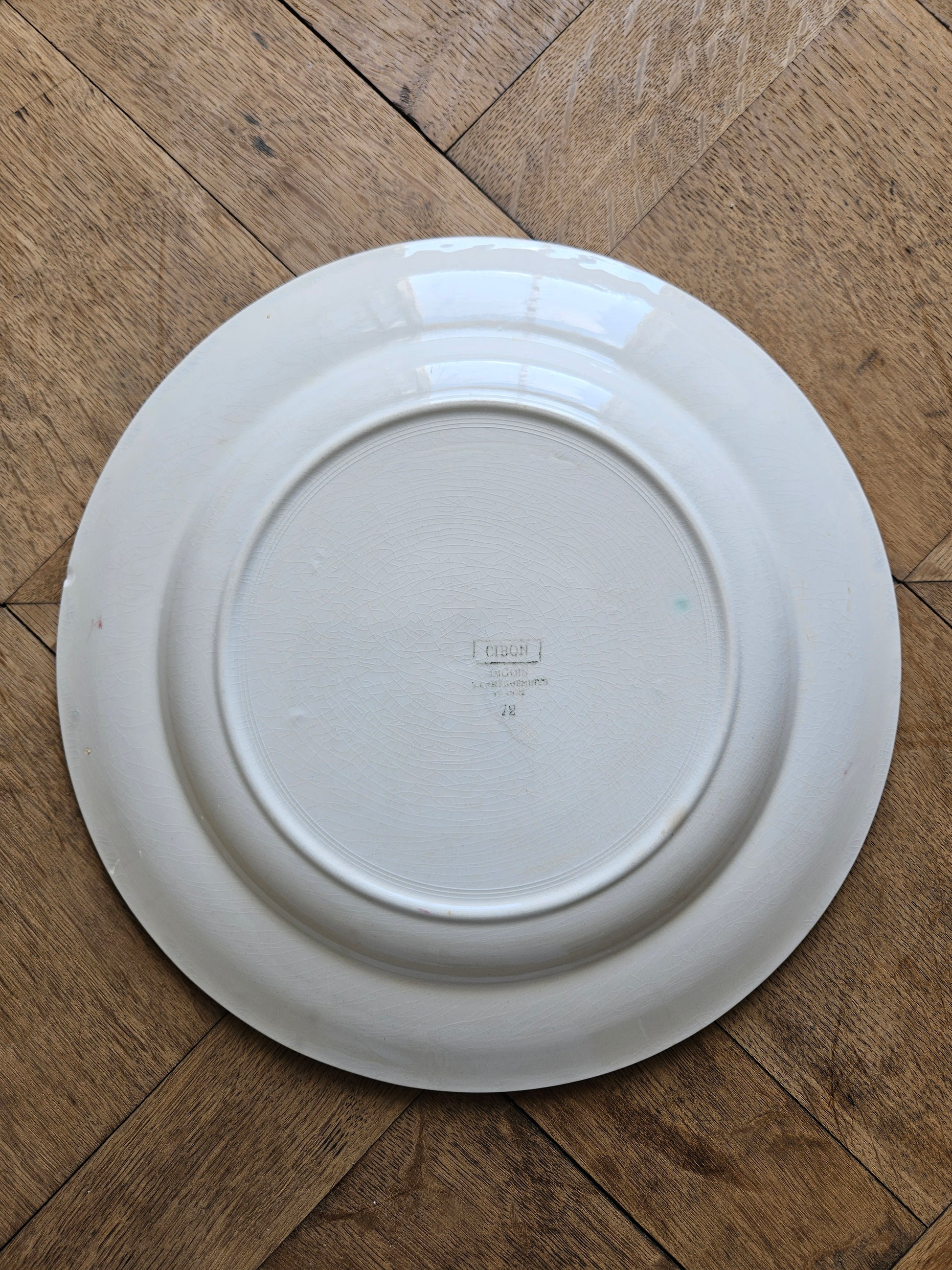 Arriere du plat rond ancien Digoin, modèle Cibon