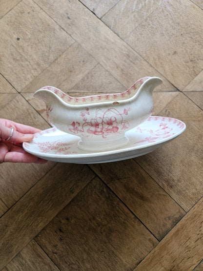 Saucière ancienne en terre de fer U&C Sarreguemines, modèle Vega, décor rose