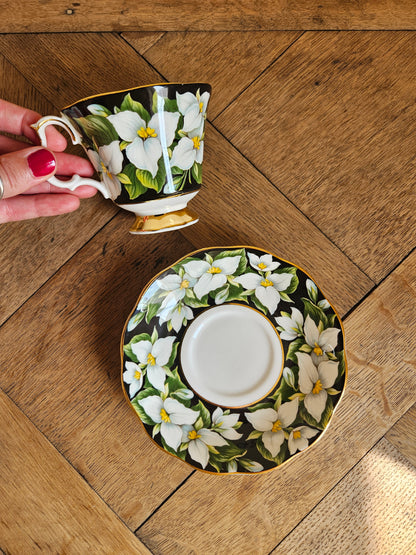 Tasse et sous-tasse Royal Albert, Trillium