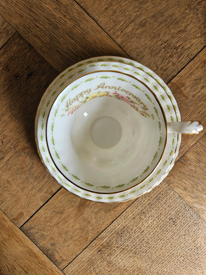 Intèrieur de tasse Royal Albert, Happy Anniversary 