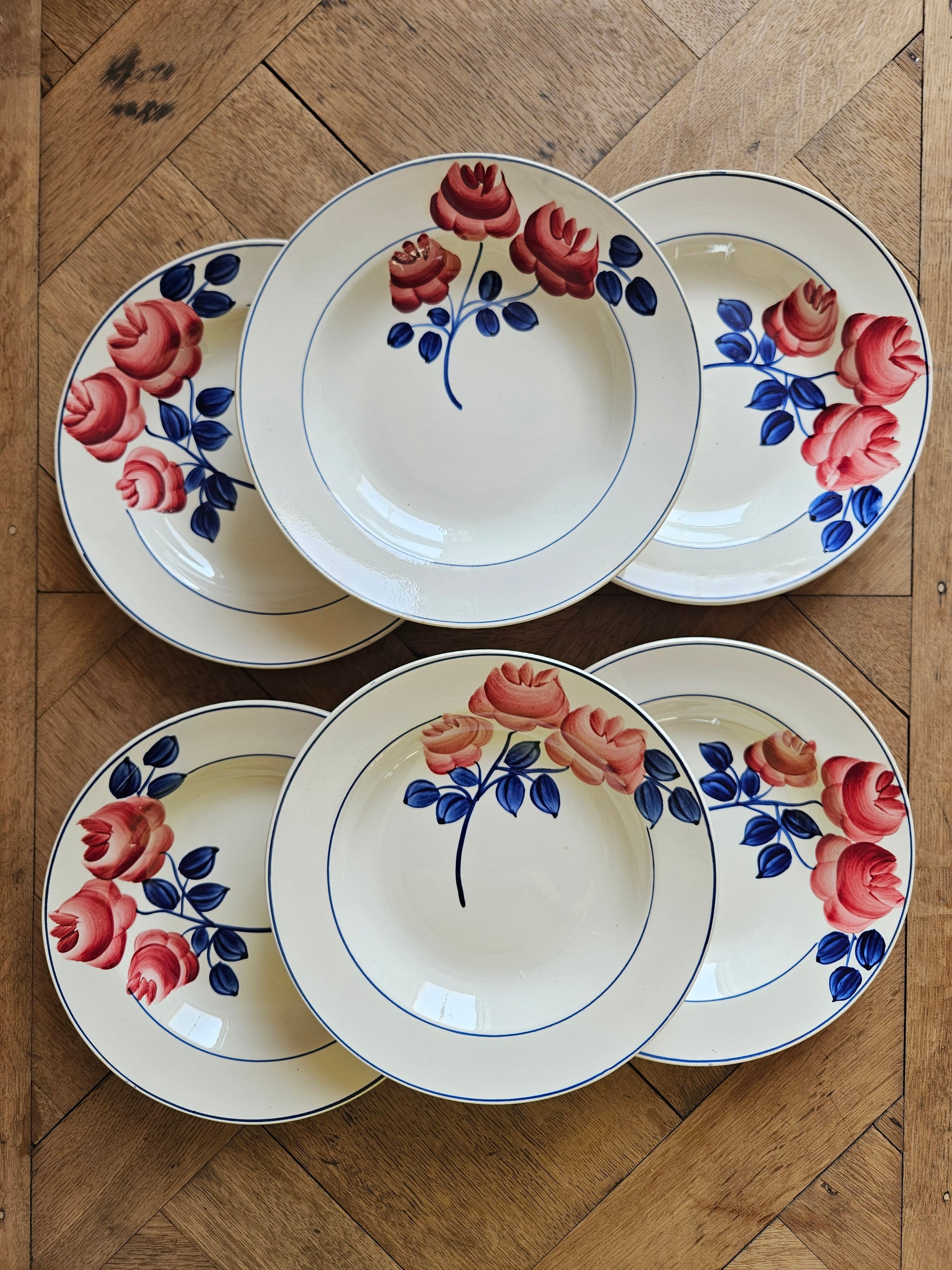 Lot de 6 assiettes creuses vintage HBCM, rose rouge