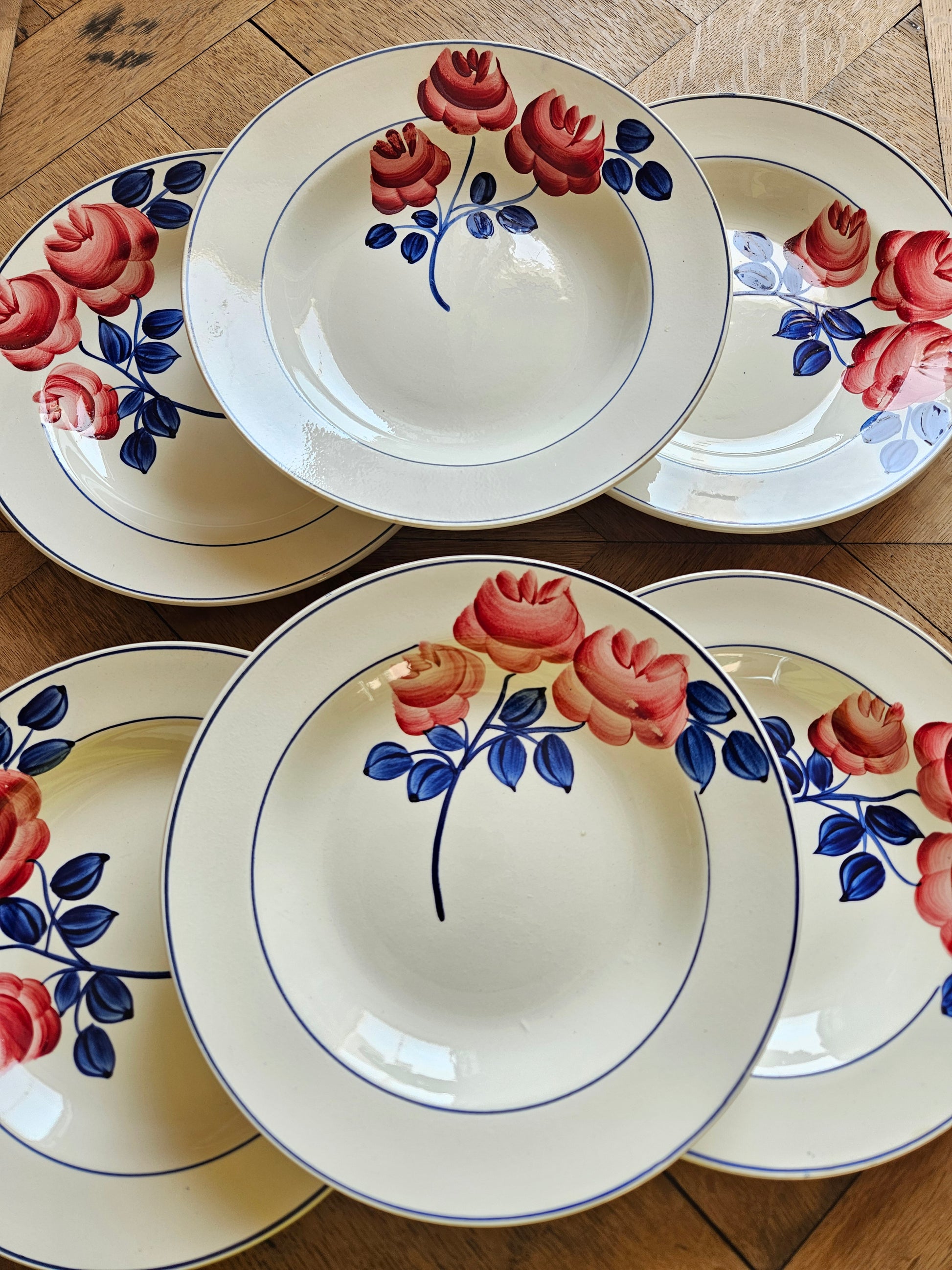 Assiettes creuses anciennes HBCM, rose rouge