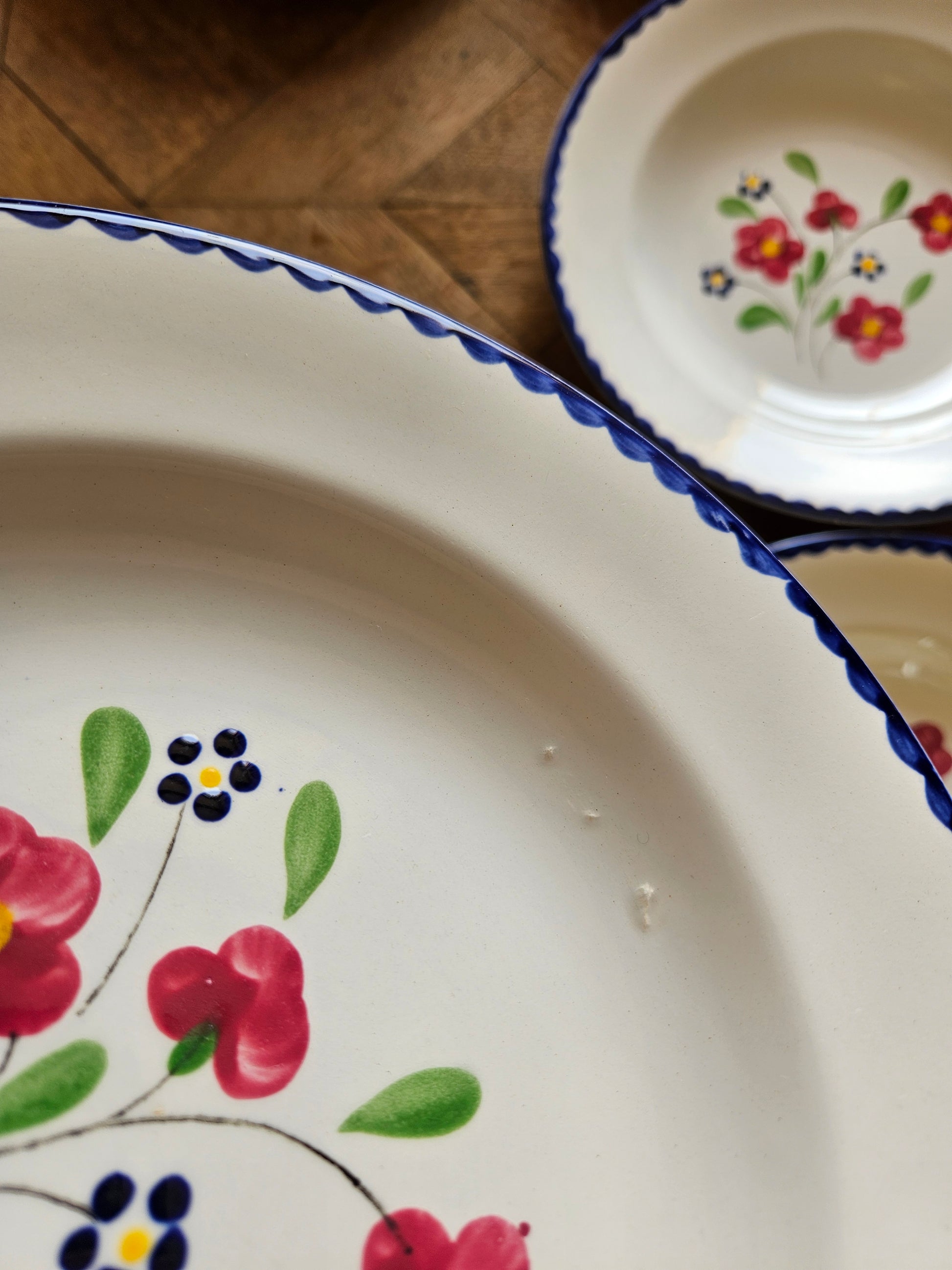 Relief sur assiette creuse vintage Salins, Rosemonde