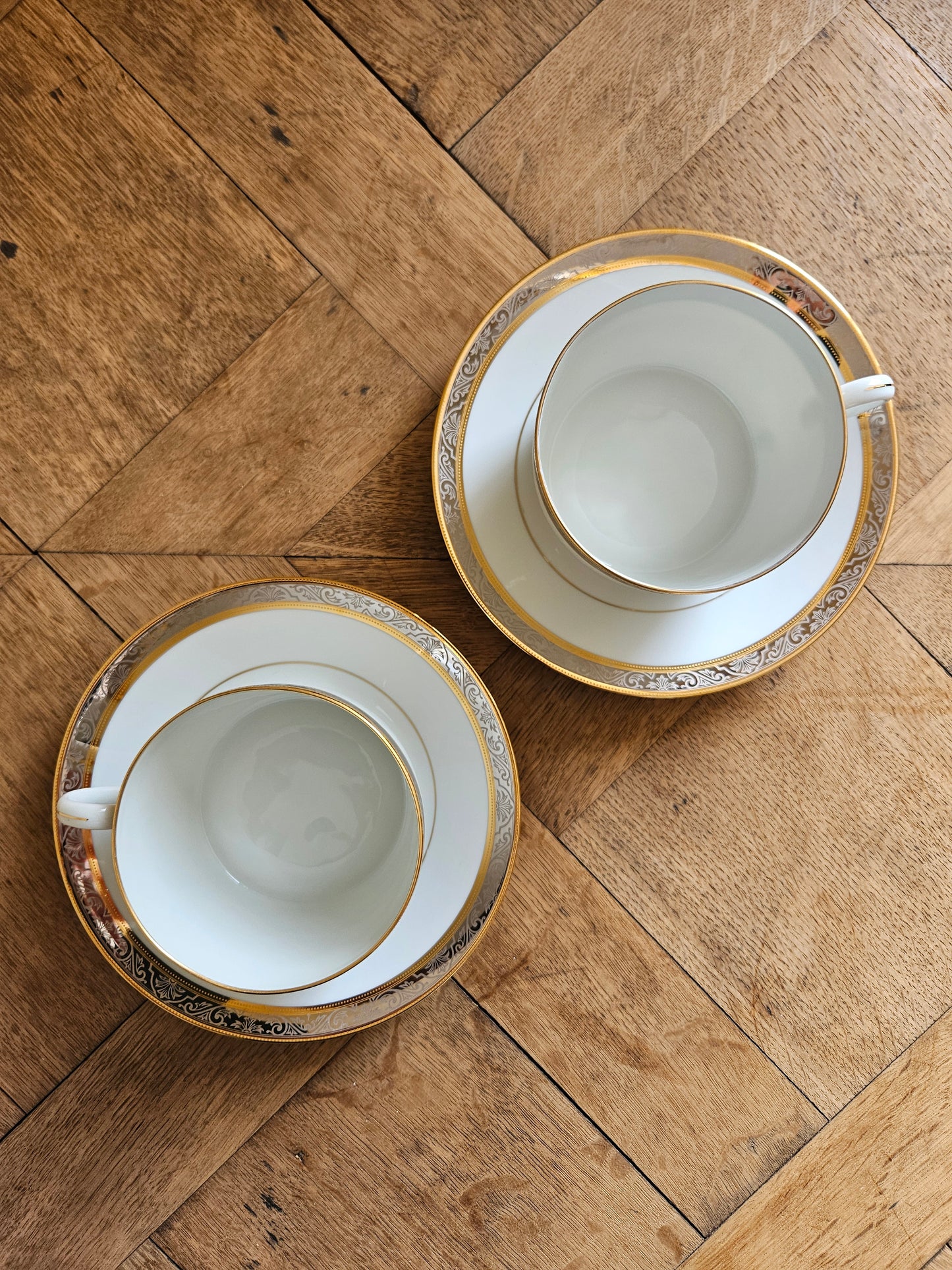 Lot de 2 grandes tasses anciennes en  porcelaine Lafarge, Limoges