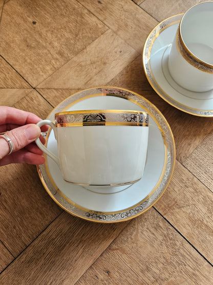 Grandes tasses en porcelaine Lafarge, Limoges. Argentées et dorées. Pour petit déjeuner. 