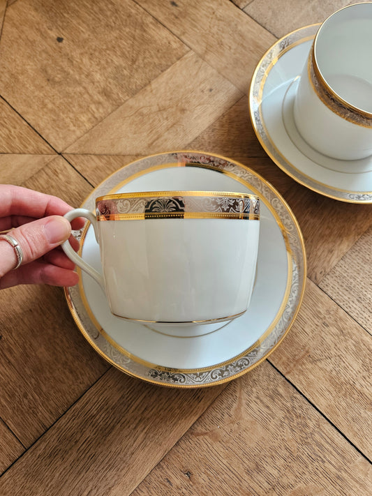 Grandes tasses en porcelaine Lafarge, Limoges. Argentées et dorées. Pour petit déjeuner. 