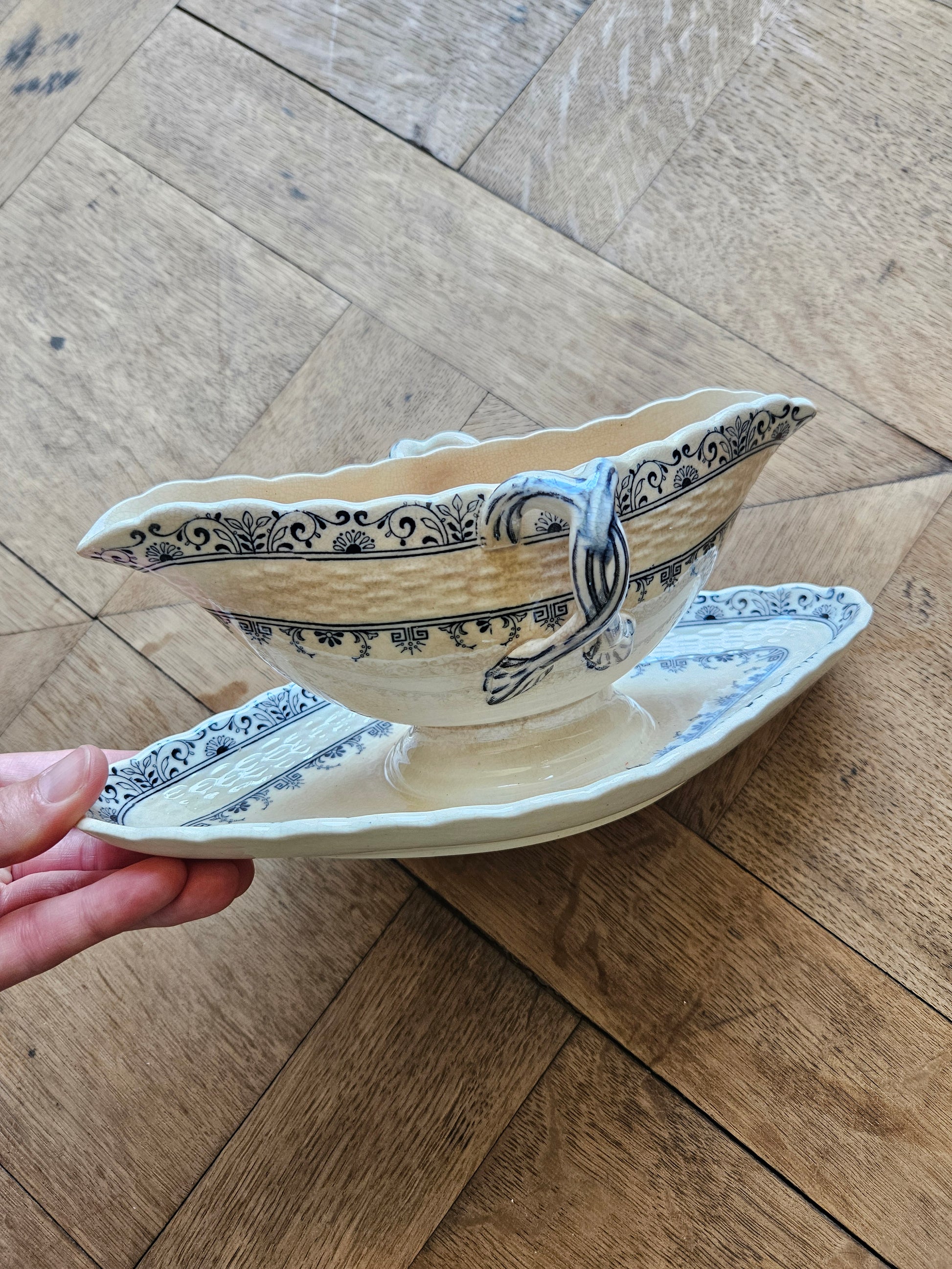 Saucière ancienne Mintons, Kerry. Terre de fer.