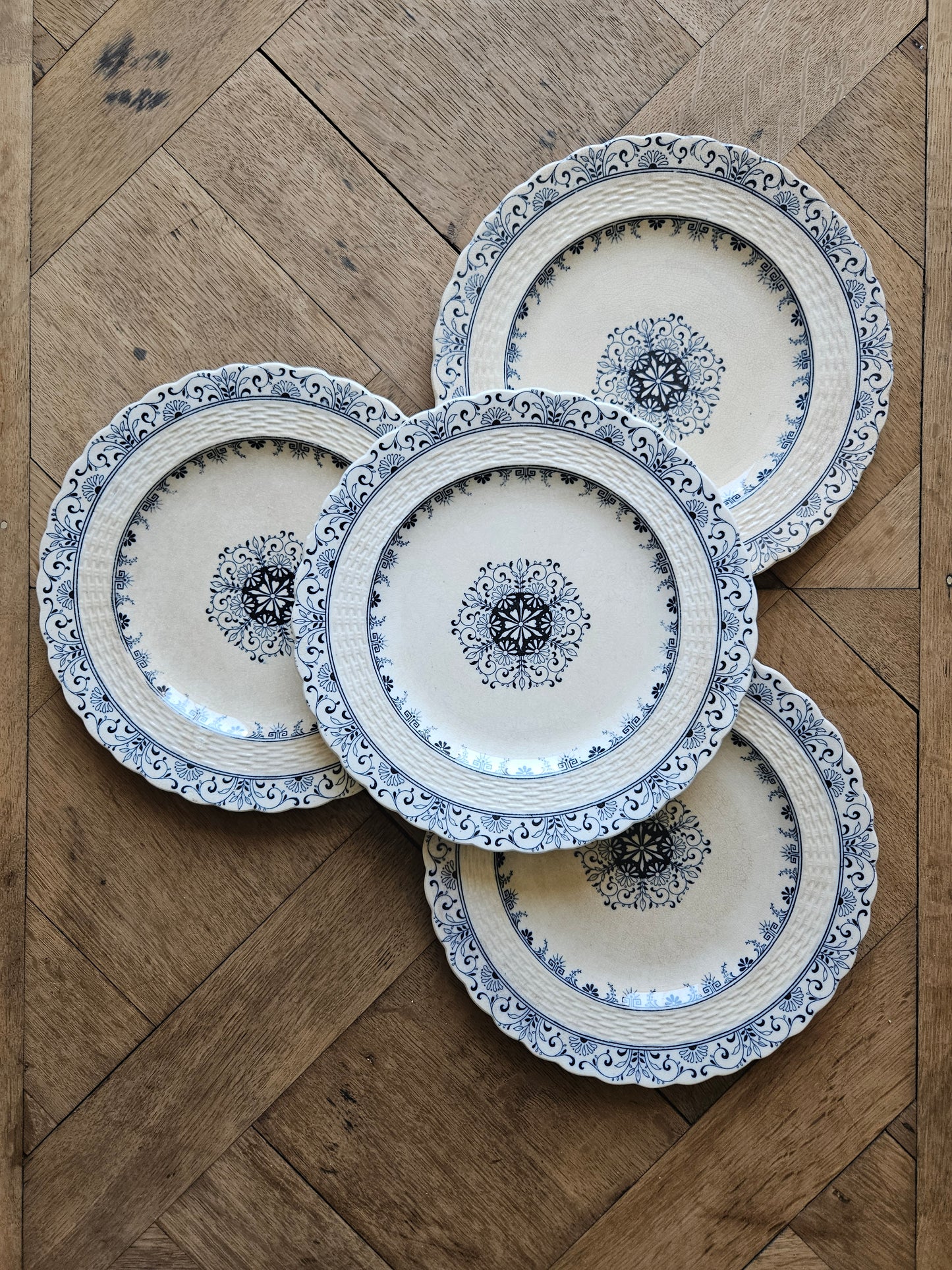 Lot de 4 assiettes à dessert anciennes Mintons, Kerry. Terre de fer. Charmante patine du temps.