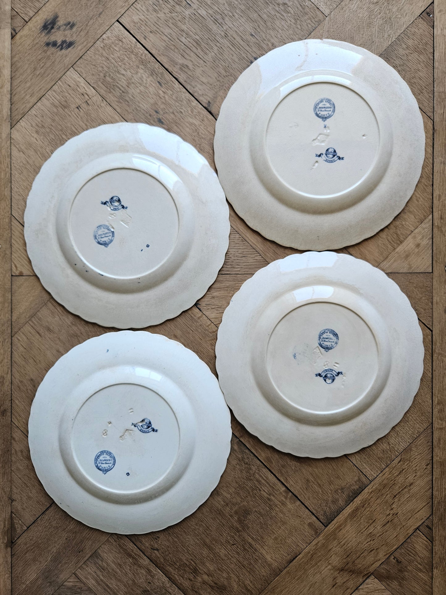 Assiettes à dessert anciennes estampillées Mintons, Kerry. Grand dépôt Emile Bourgeois Paris. 
