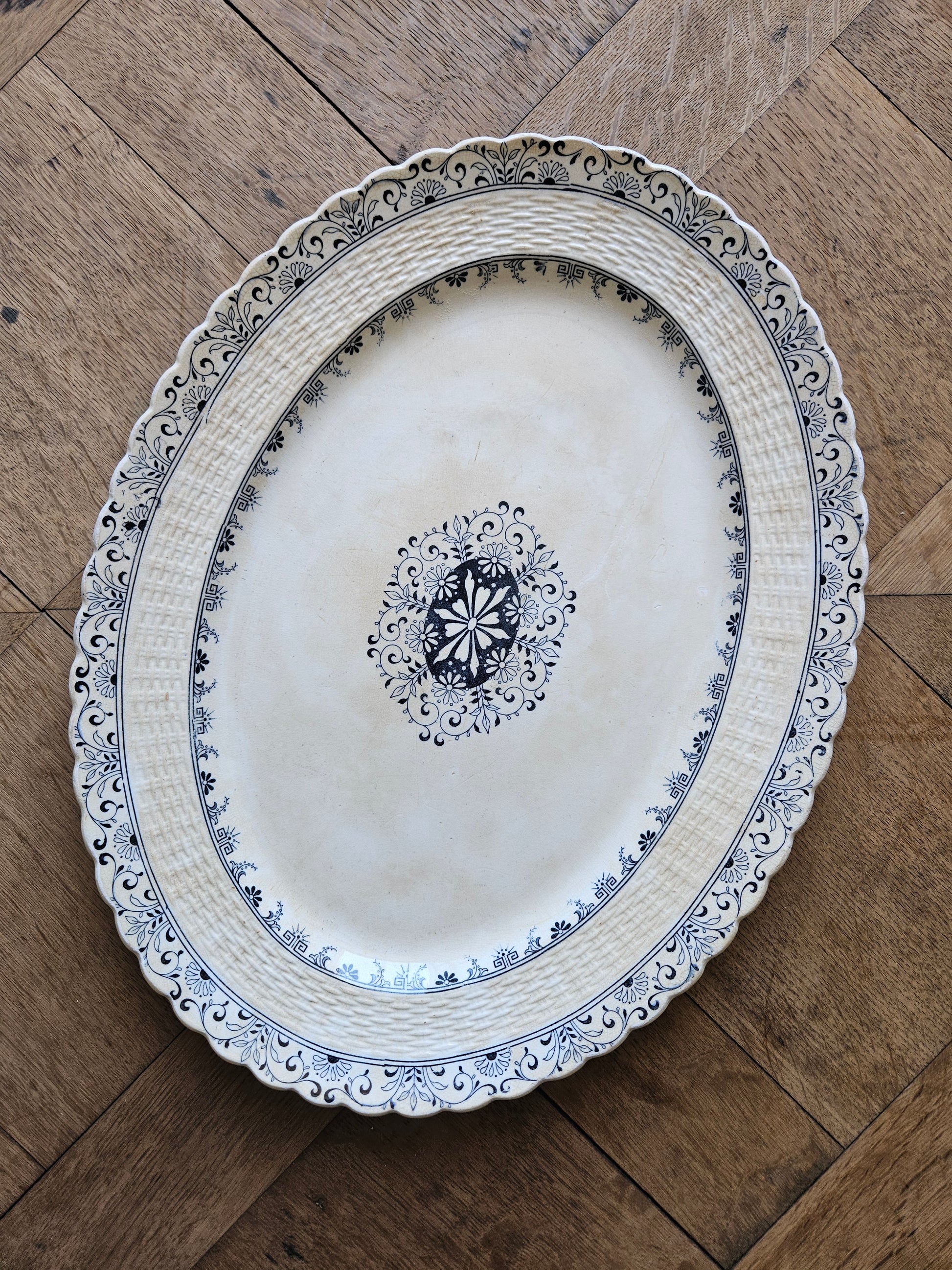 Plat ovale ancien Mintons, Kerry. Terre de fer 