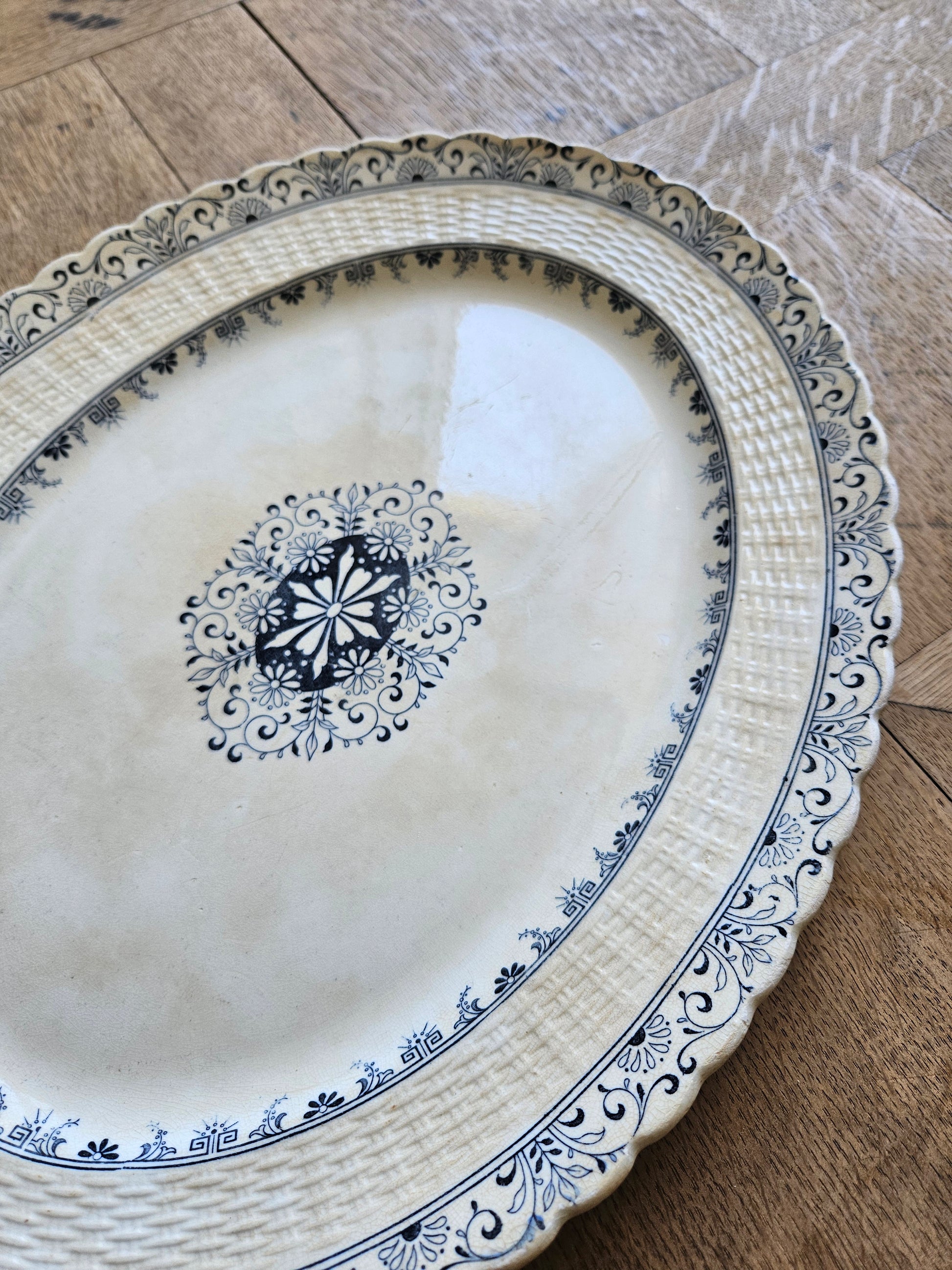 Plat ovale ancien Mintons, Kerry en terre de fer