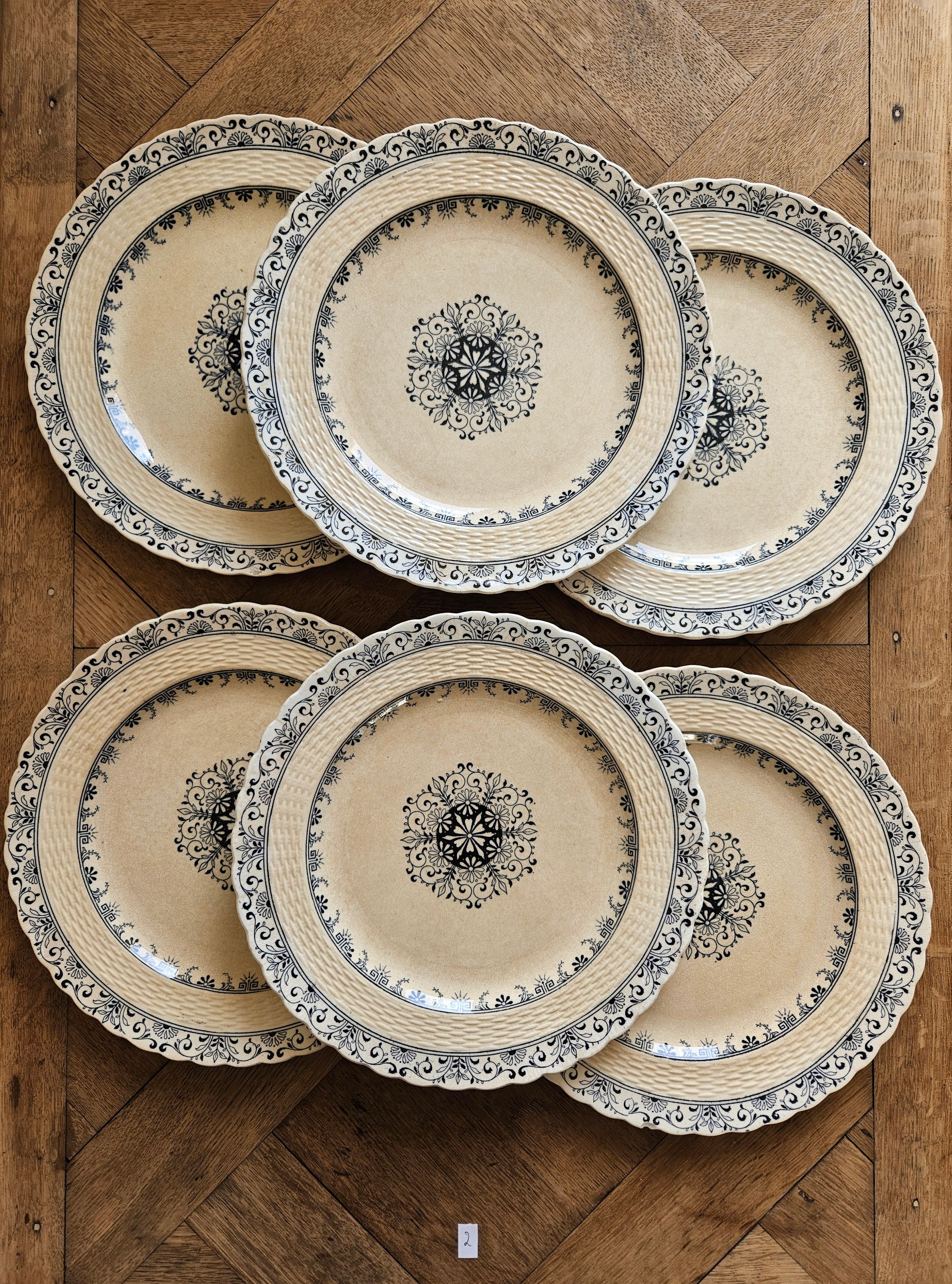Lot de 6 assiettes plates anciennes Mintons, Kerry, patinées. Terre de fer.