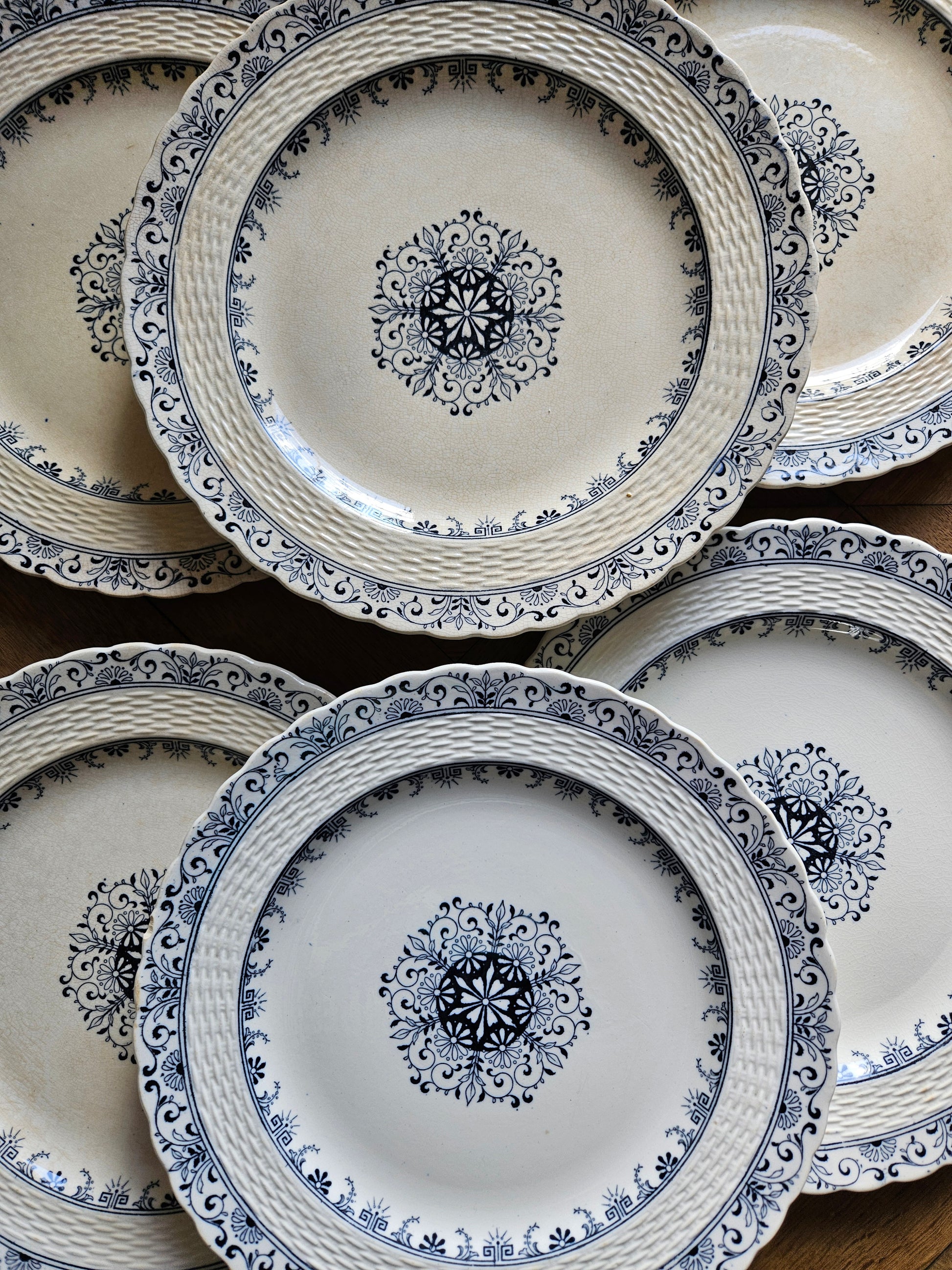 Assiettes plates anciennes Mintons, Kerry. Terre de fer. Patinées. 