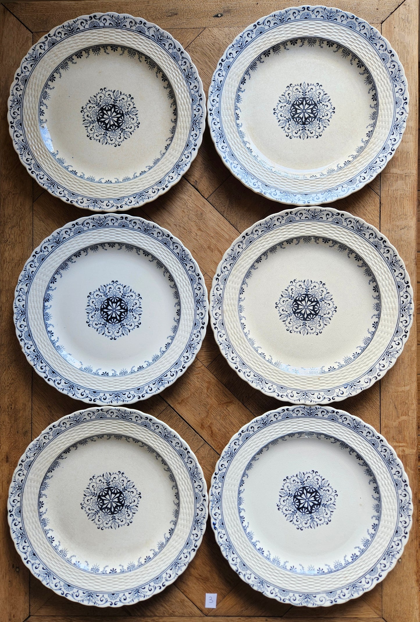 Lot de 6 assiettes plates anciennes Mintons, Kerry. Terre de fer. Patinées. 