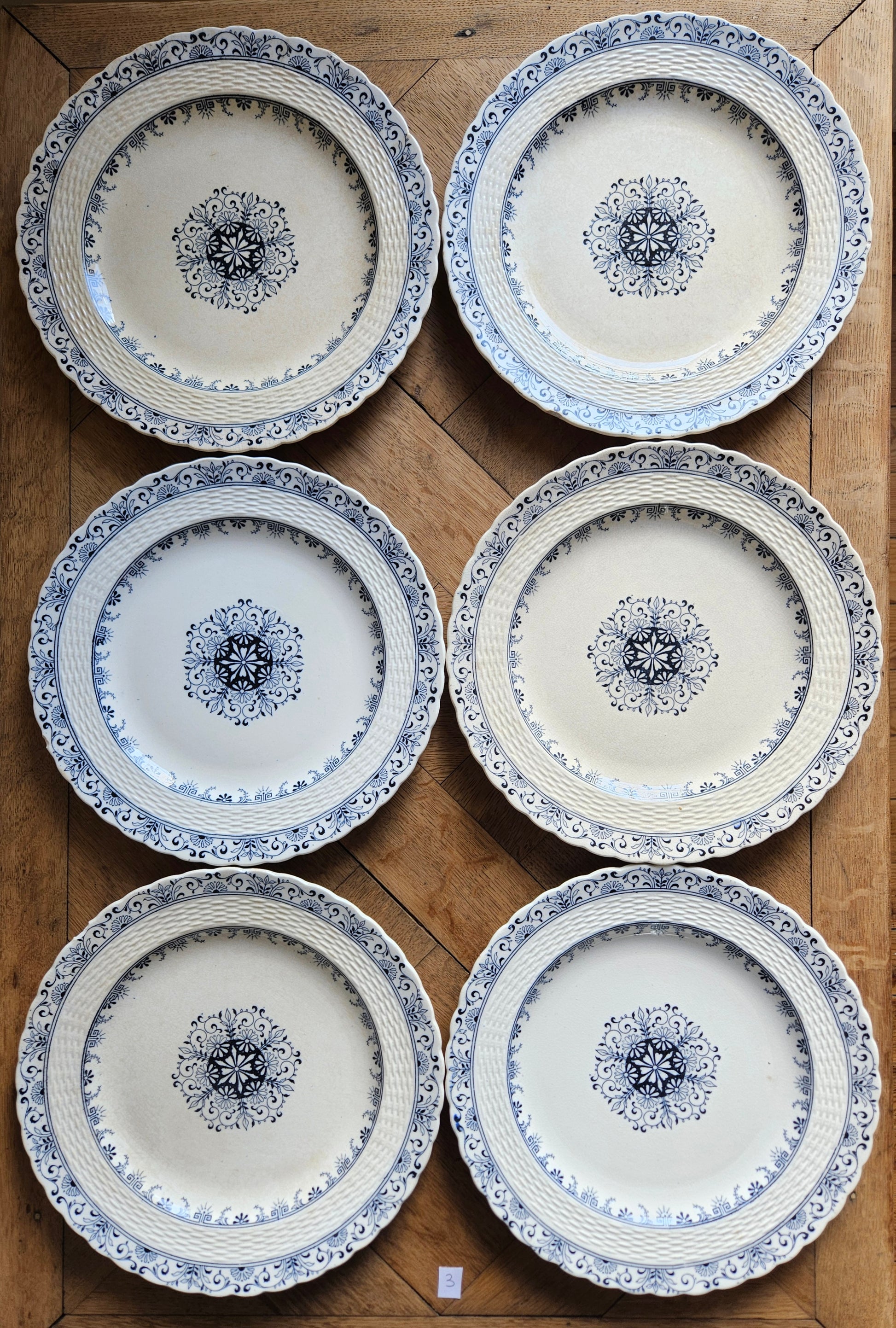 Lot de 6 assiettes plates anciennes Mintons, Kerry. Terre de fer. Patinées. 