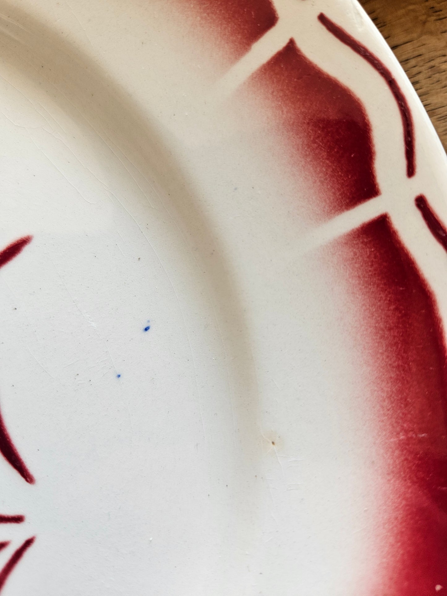 Assiettes plates vintage Badonviller rouge