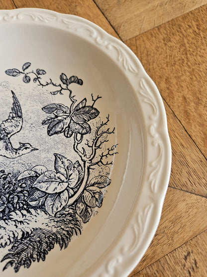 Décor en relief sur assiette creuse vintage Digoin