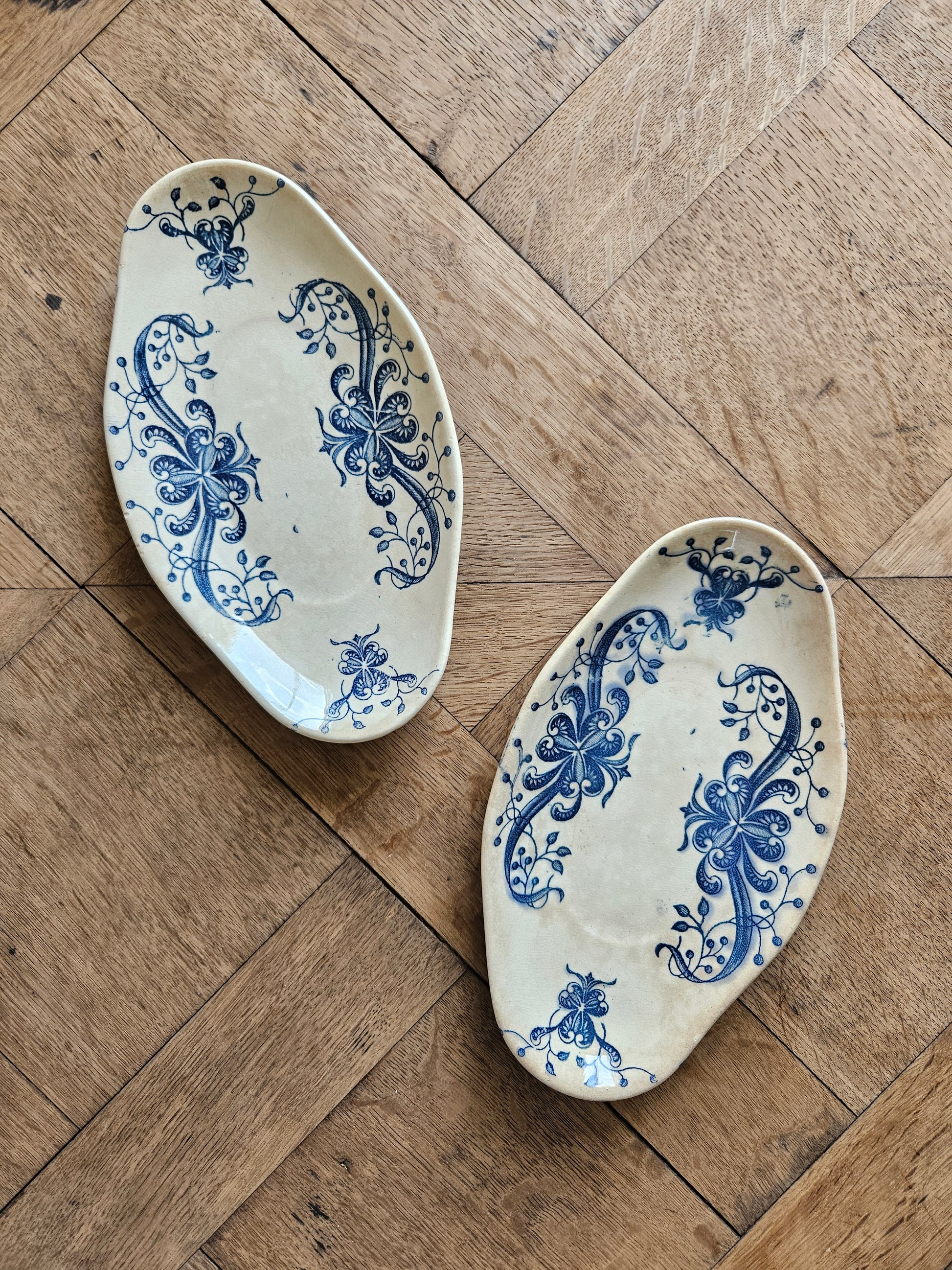 Lot de 2 raviers anciens de la Faïencerie de Lyon, modèle Joconde