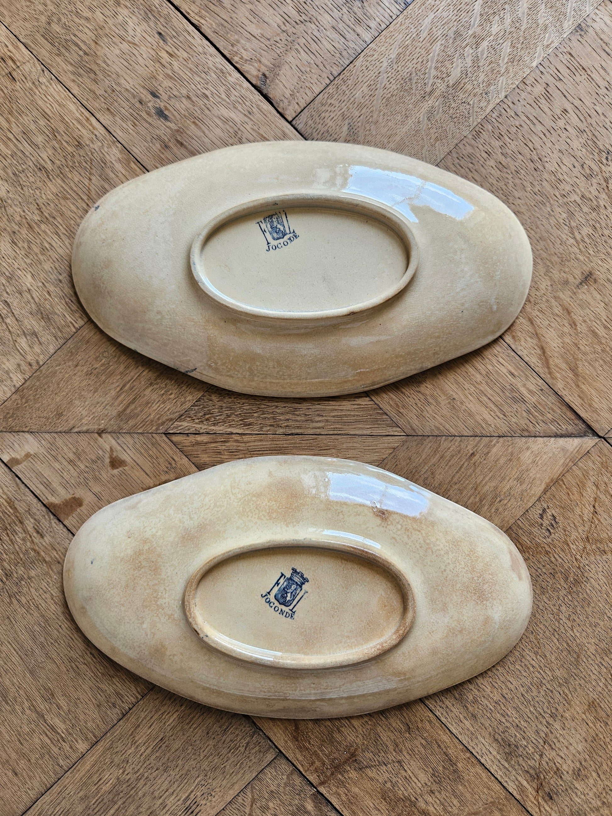 Lot de 2 raviers anciens estampillés Faïencerie de Lyon, Joconde. Charmante patine.