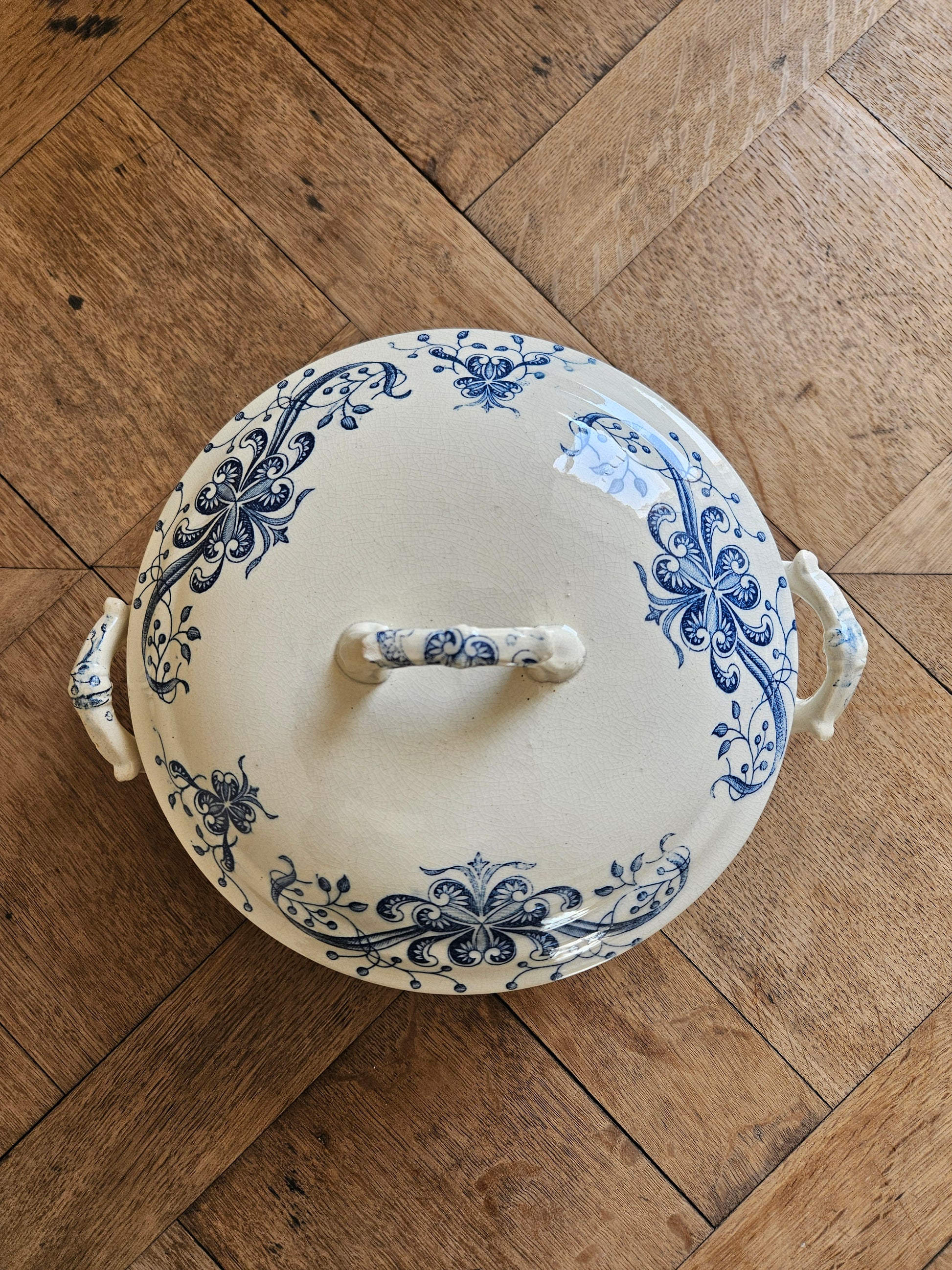 Légumier ancien Faïencerie de Lyon, Joconde