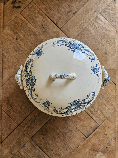 Couvercle de soupière ancienne Faïencerie de Lyon, Joconde