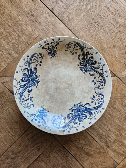 Compotier bas très ancien Faïencerie de Lyon, modèle Joconde. Patine et traces du temps. 