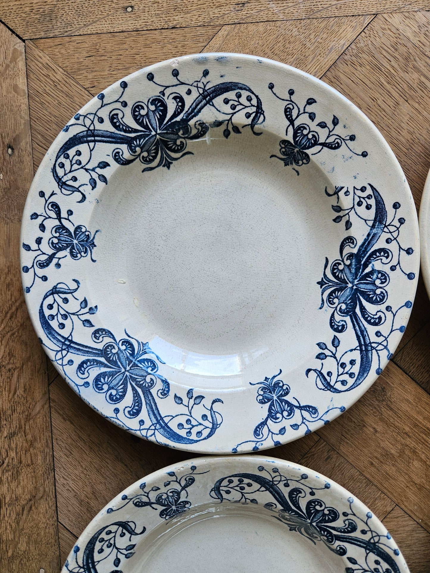 Assiettes creuses anciennes Faïencerie de Lyon, Joconde