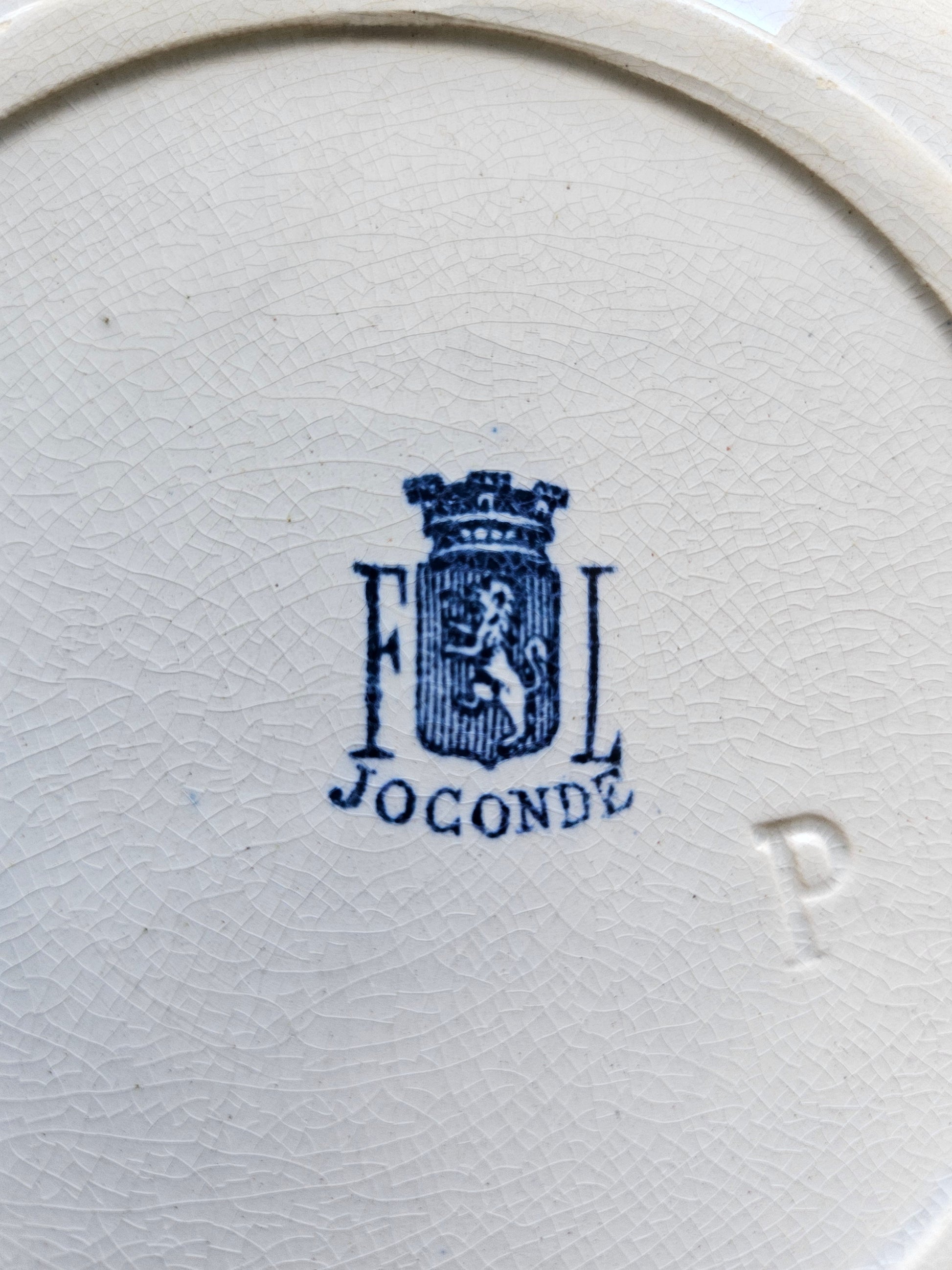 Estapille Faïencerie de Lyon sous assiette ancienne, modèle Joconde