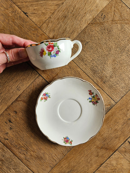 Tasse et sous-tasse vintage Digoin Sarreguemines 9405 décor fleuri