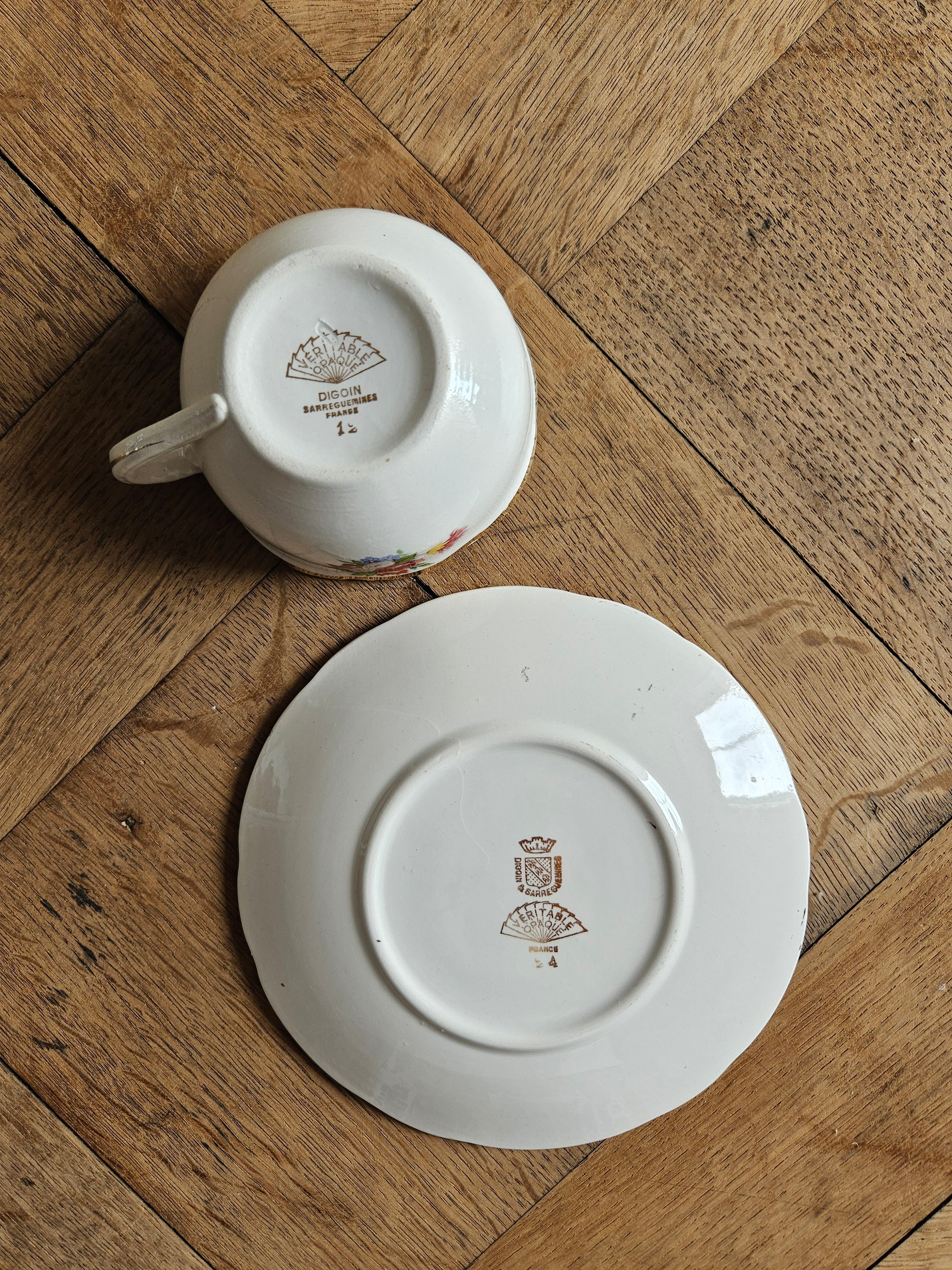 Tasse ancienne estampillée Digoin Sarreguemines véritable opaque
