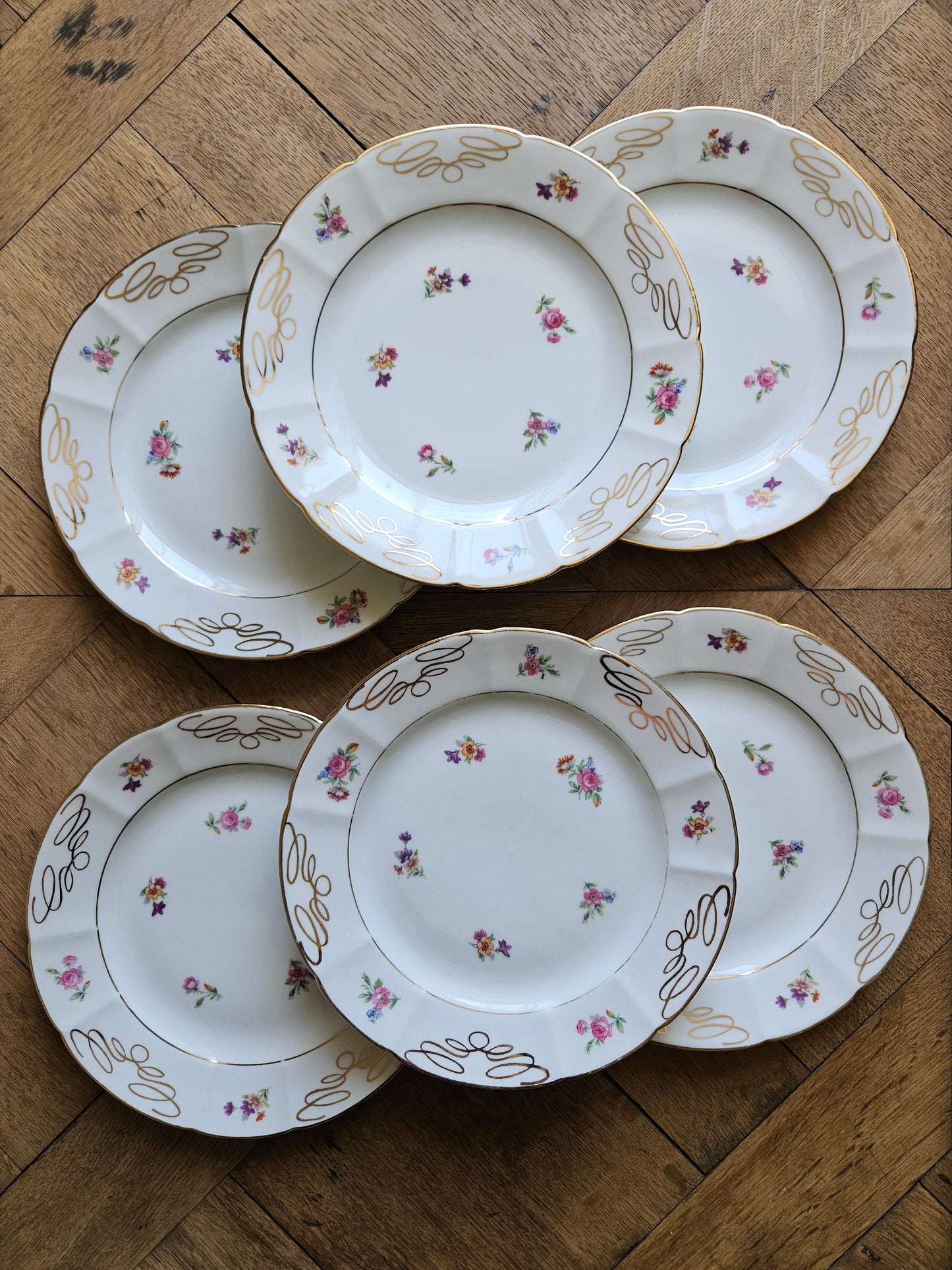 Lot de 6 assiettes à dessert anciennes en porcelaine fleurie de Châtres-sur-Cher