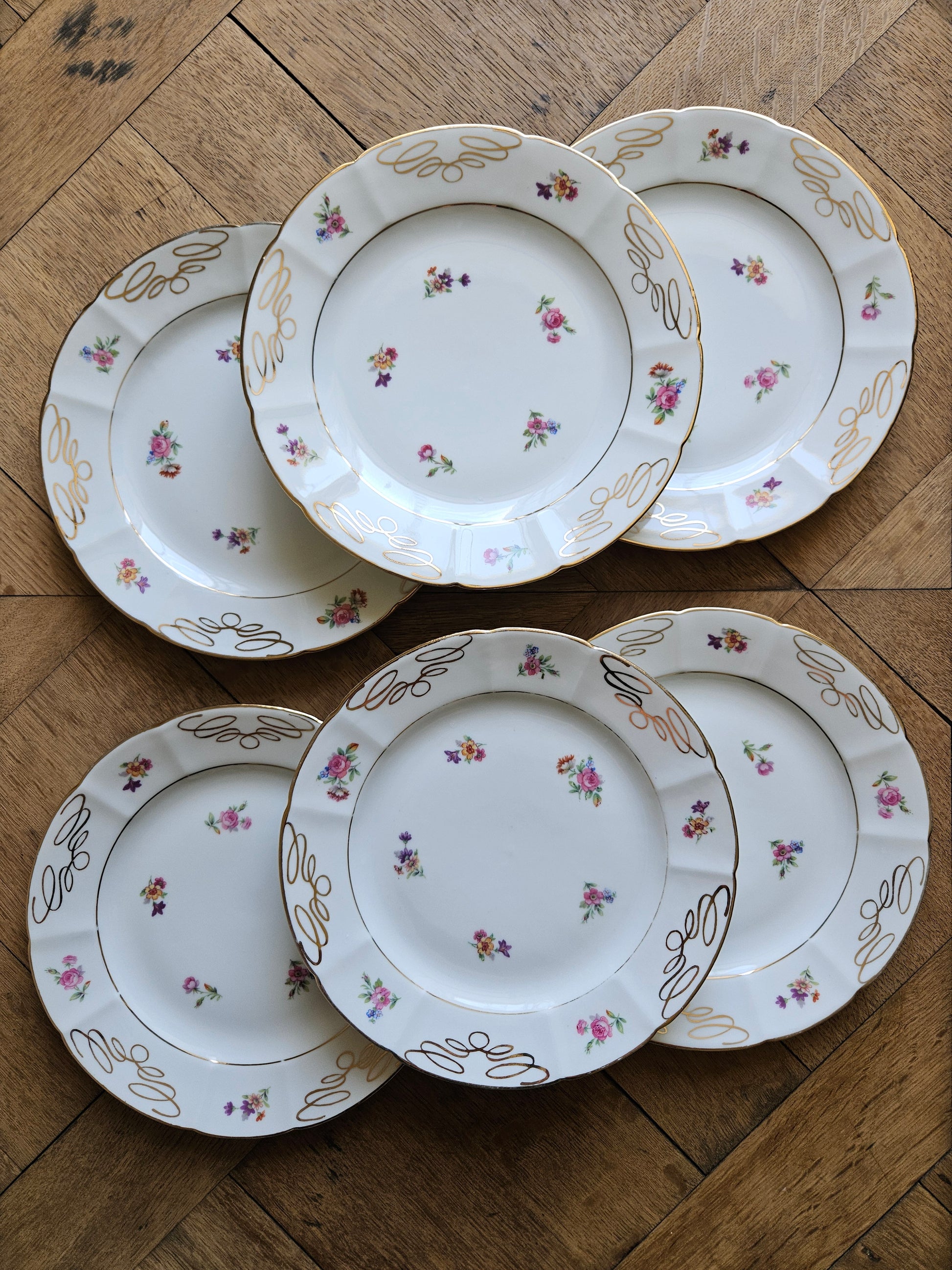 Lot de 6 assiettes à dessert anciennes en porcelaine fleurie de Châtres-sur-Cher
