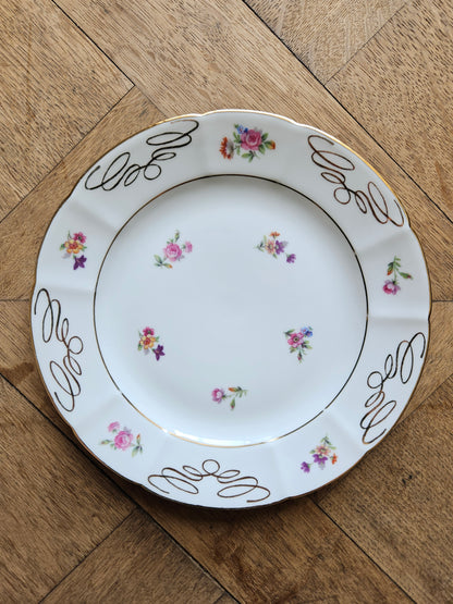 Assiette à dessert ancienne en porcelaine fleurie de Châtres-sur-Cher