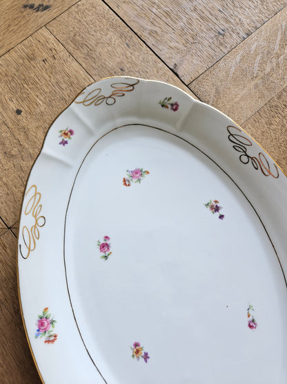 Plat ovale vintage en porcelaine, décor fleuri et dorure