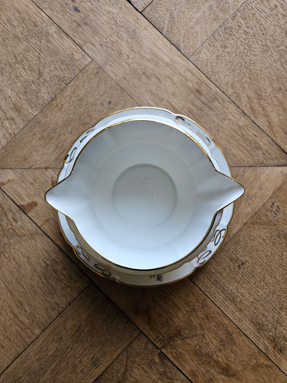 Intérieur de saucière ancienne porcelaine fleurie, Châtres-sur-Cher