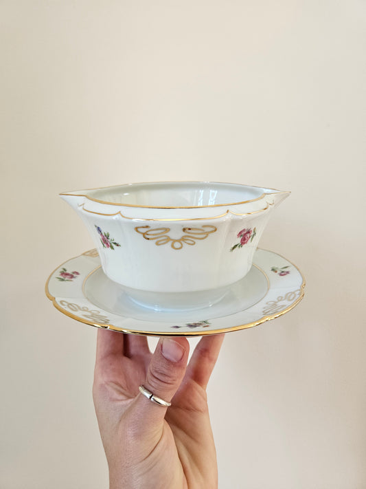 Saucière ancienne porcelaine fleurie, Châtres-sur-Cher. Motif doré et petites fleurs. Shabby chic.
