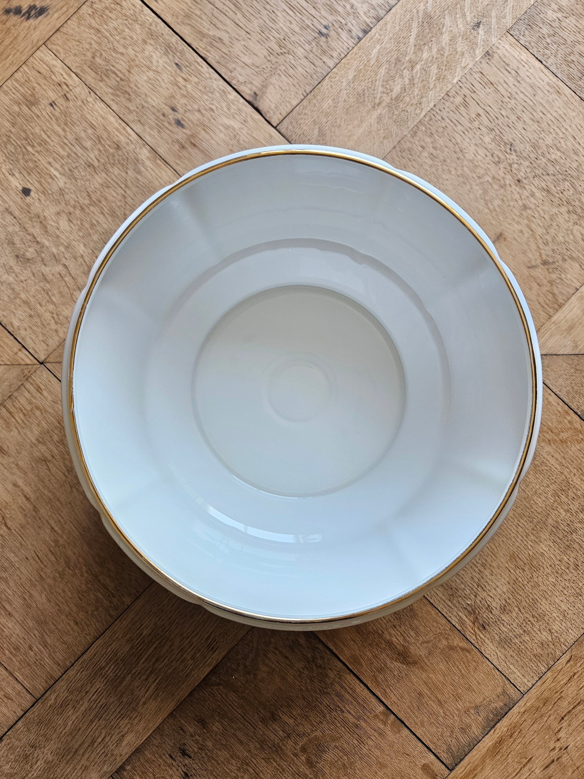 Saladier vintage en porcelaine. Très bon état. 