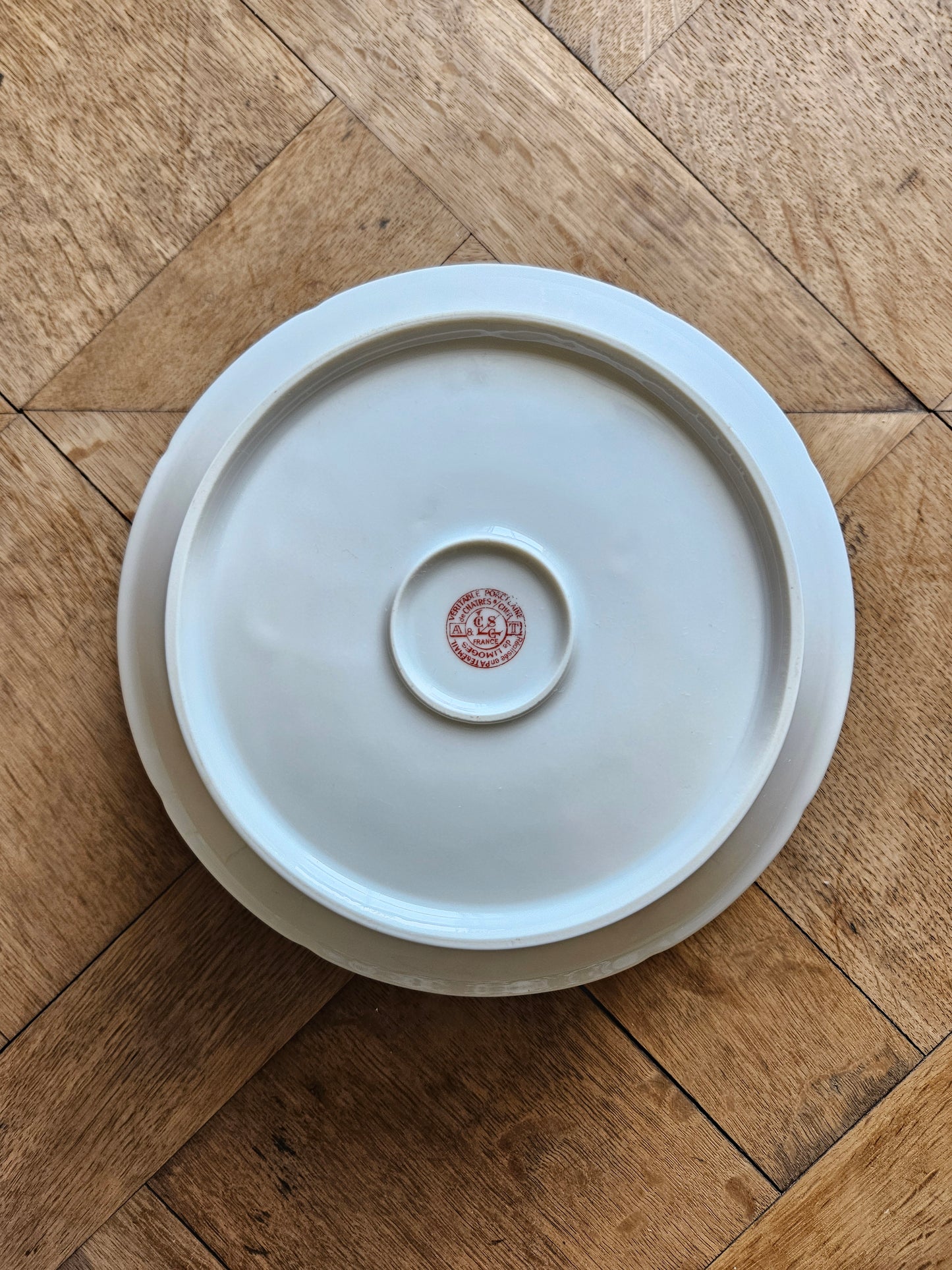 Véritable porcelaine de Châtres-sur-Cher, pâte et émail de Limoges 