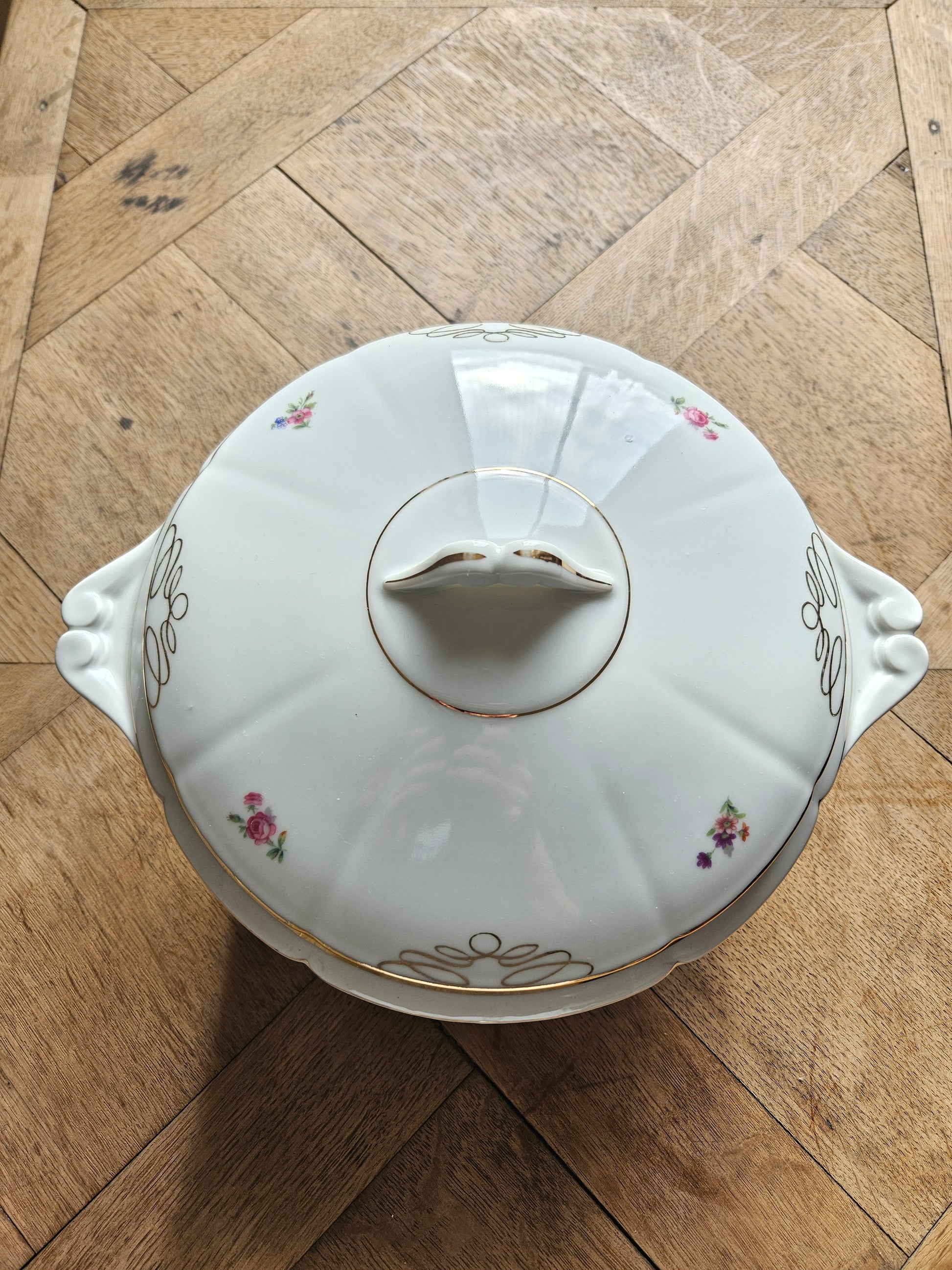 Couvercle de soupière ancienne porcelaine fleurie, Châtres-sur-Cher