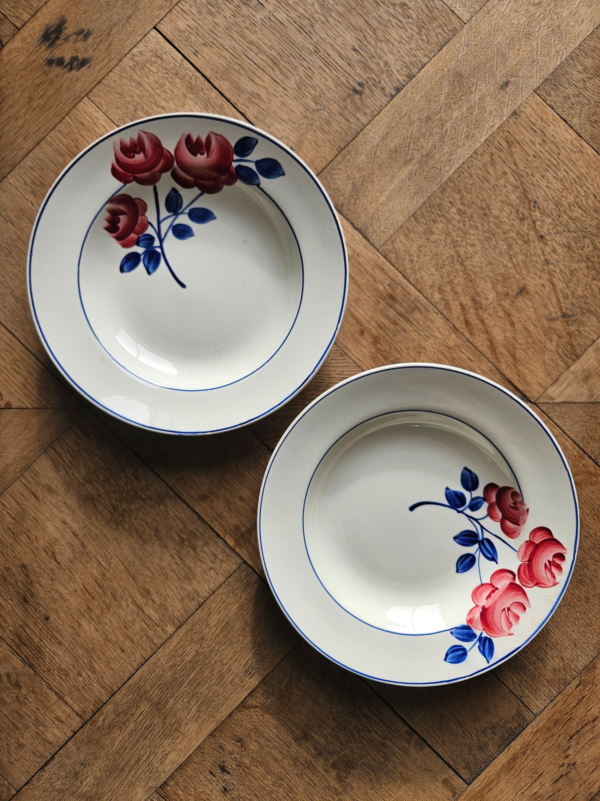 Assiettes creuses vintage HBCM, rose rouge