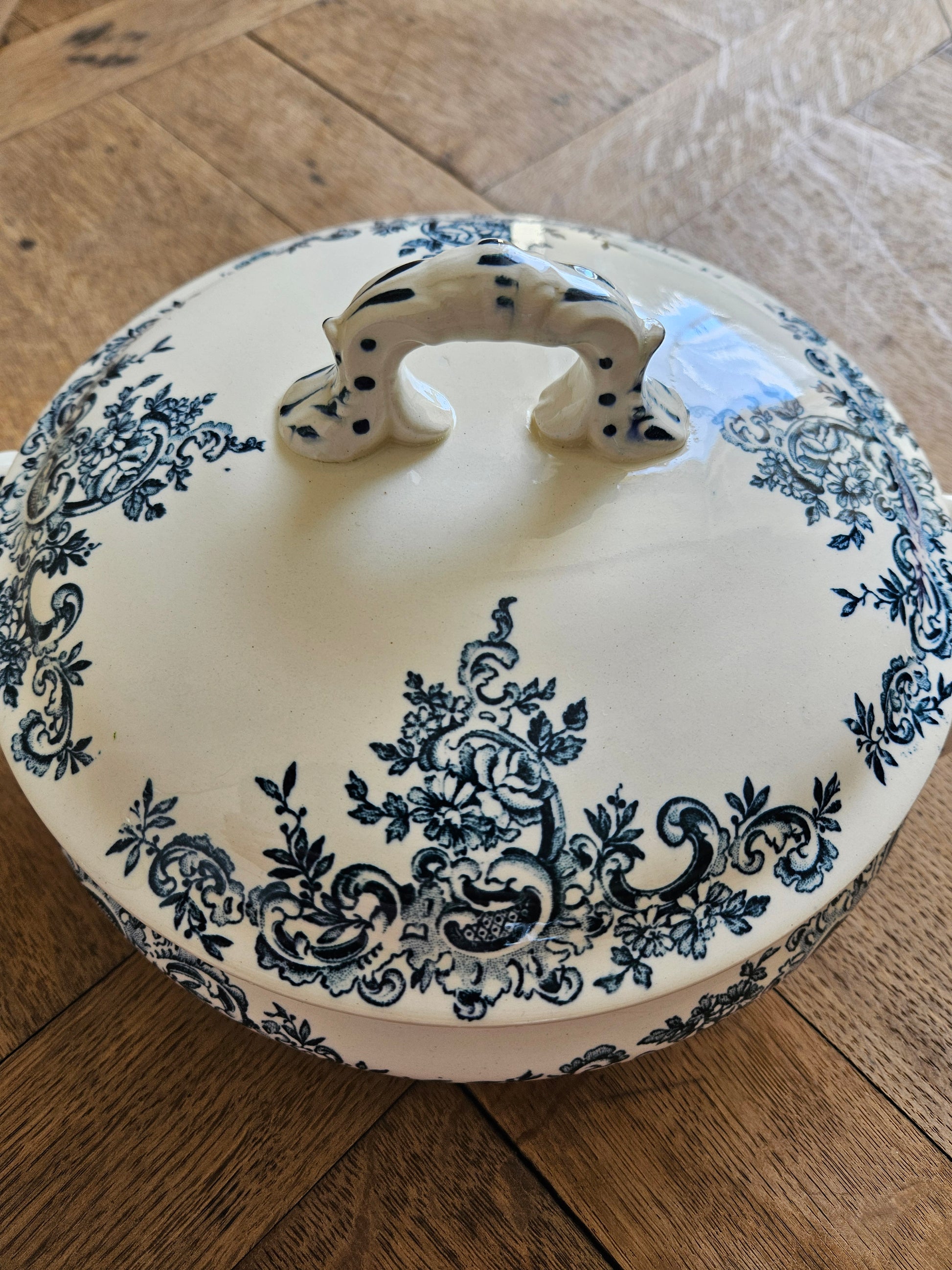Légumier ancien HB & Cie, Louis XV. Terre de fer. Choisy-le-Roi 