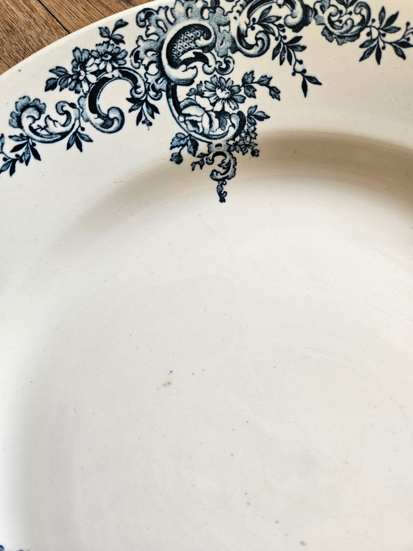 Grand plat rond ancien HB & Cie, Louis XV