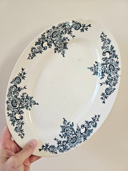 Plat ovale ancien Hippolyte Boulenger & Cie, Louis XV. Terre de fer.