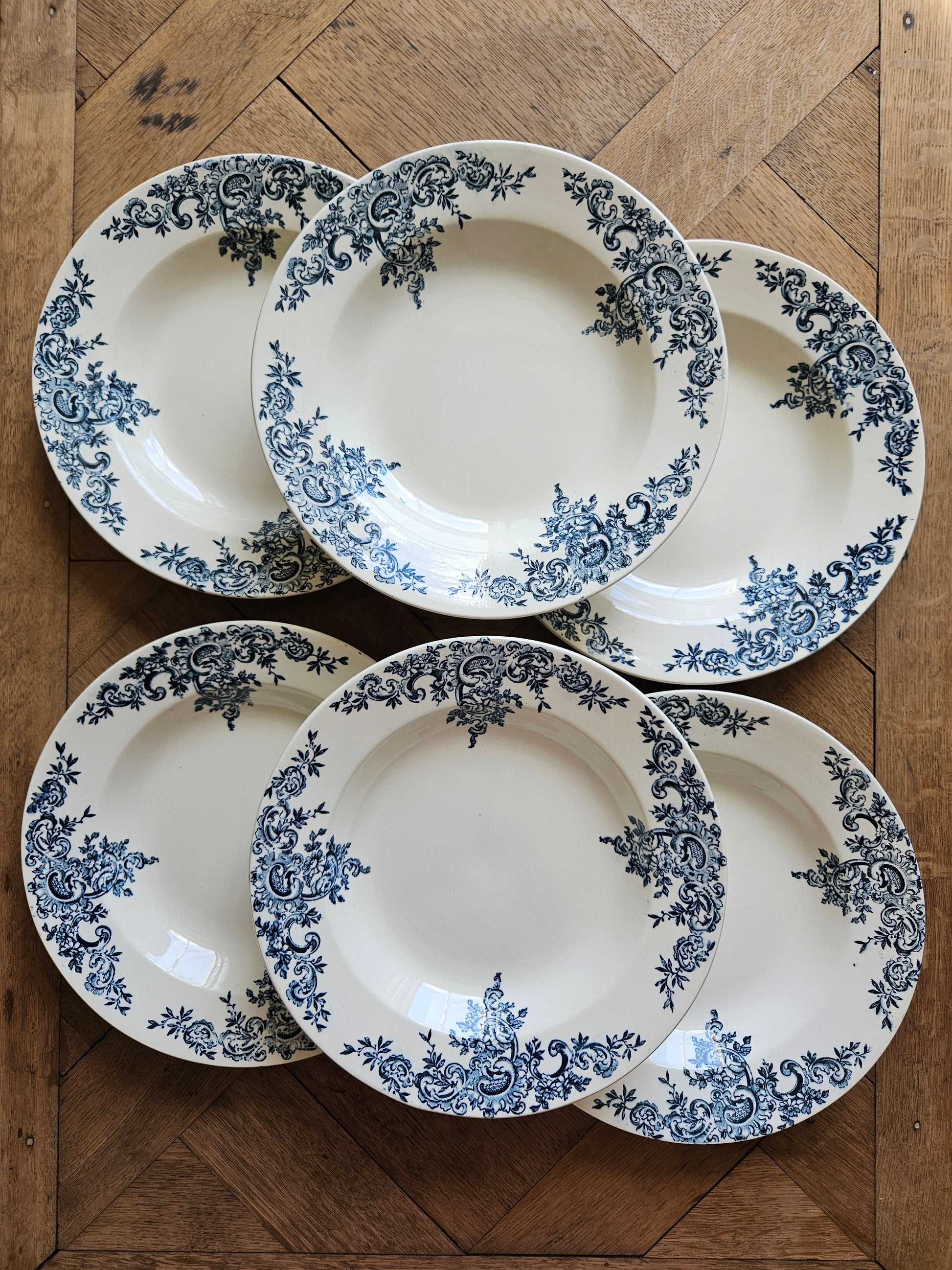 Lot de 6 assiettes creuses anciennes HB & Cie, Louis XV. Terre de fer. Choisy-le-Roi 